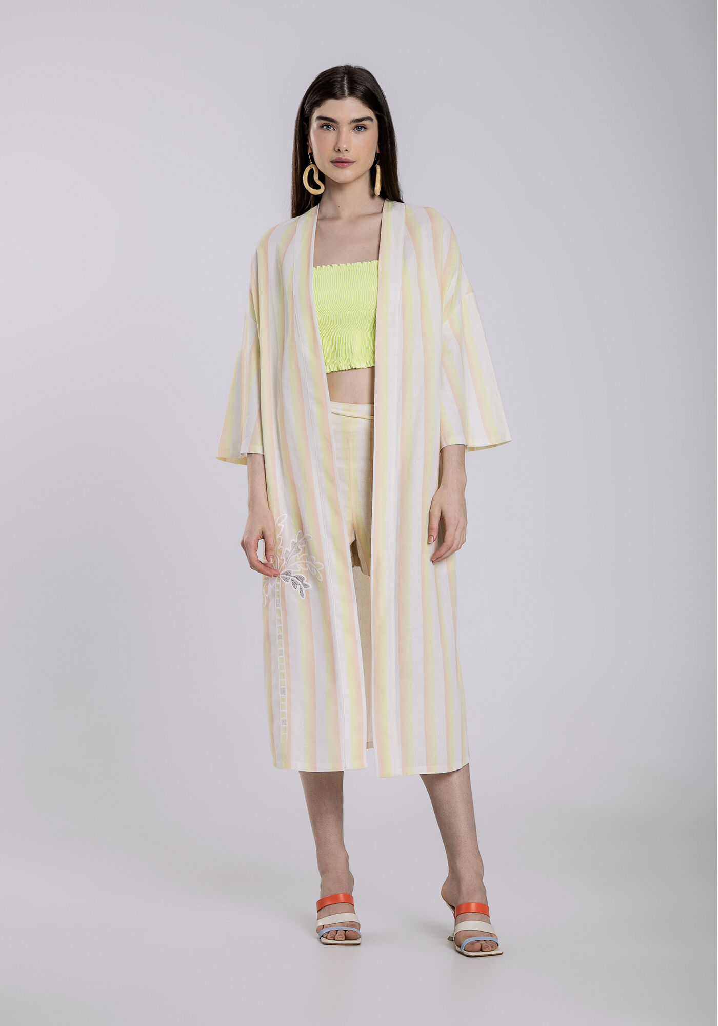 Kimono Alongado em Linho com Bordado Lez a Lez