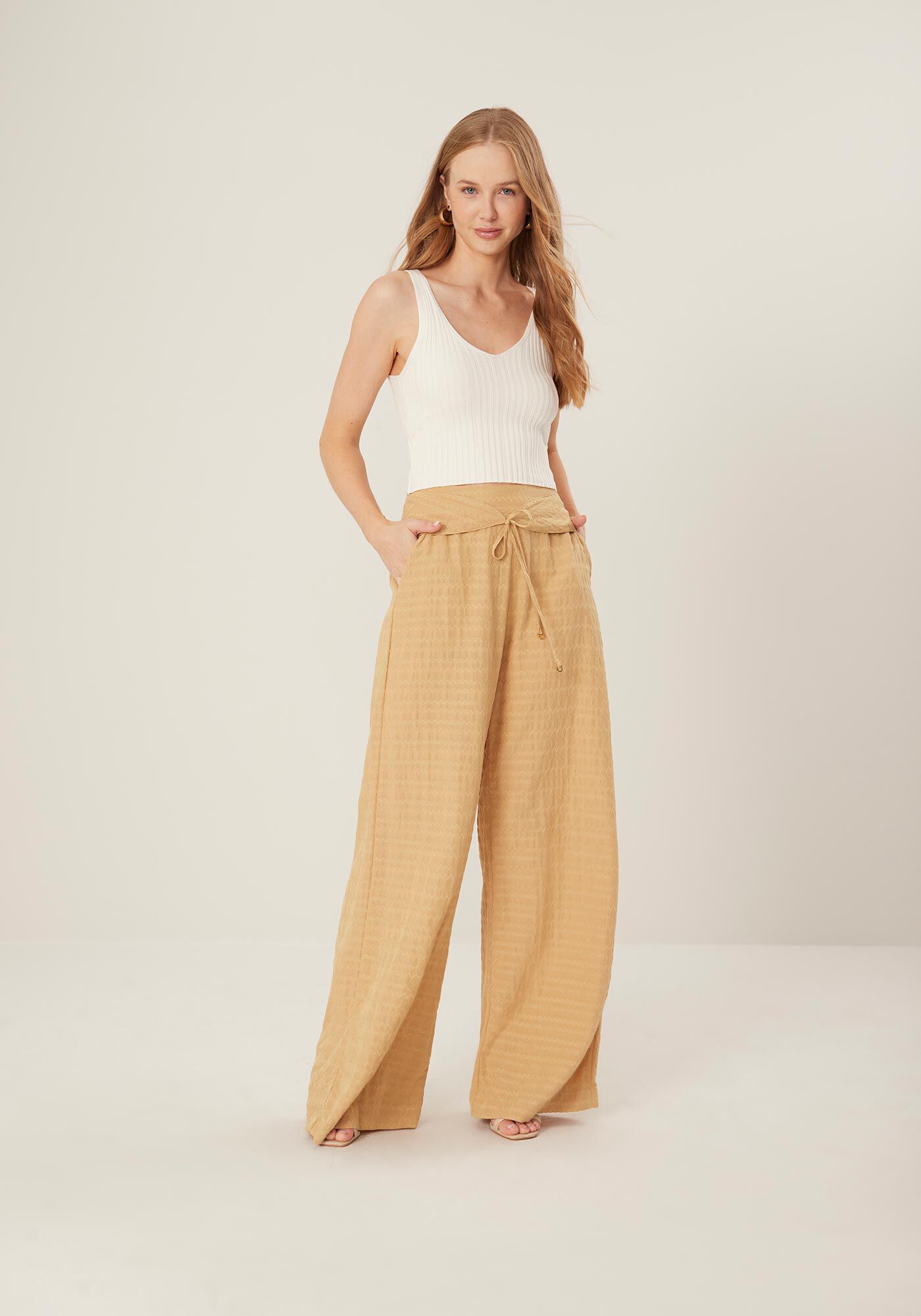 Blusa Cropped De Al&ccedil;as Com Decote Em V Em Malha De Tric&ocirc;, , large.