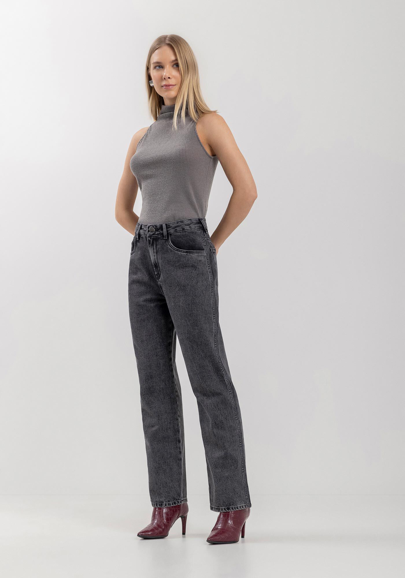 Cal&ccedil;a Jeans Reta Com Cintura Alta E Passantes No C&oacute;s, PRETO, large.