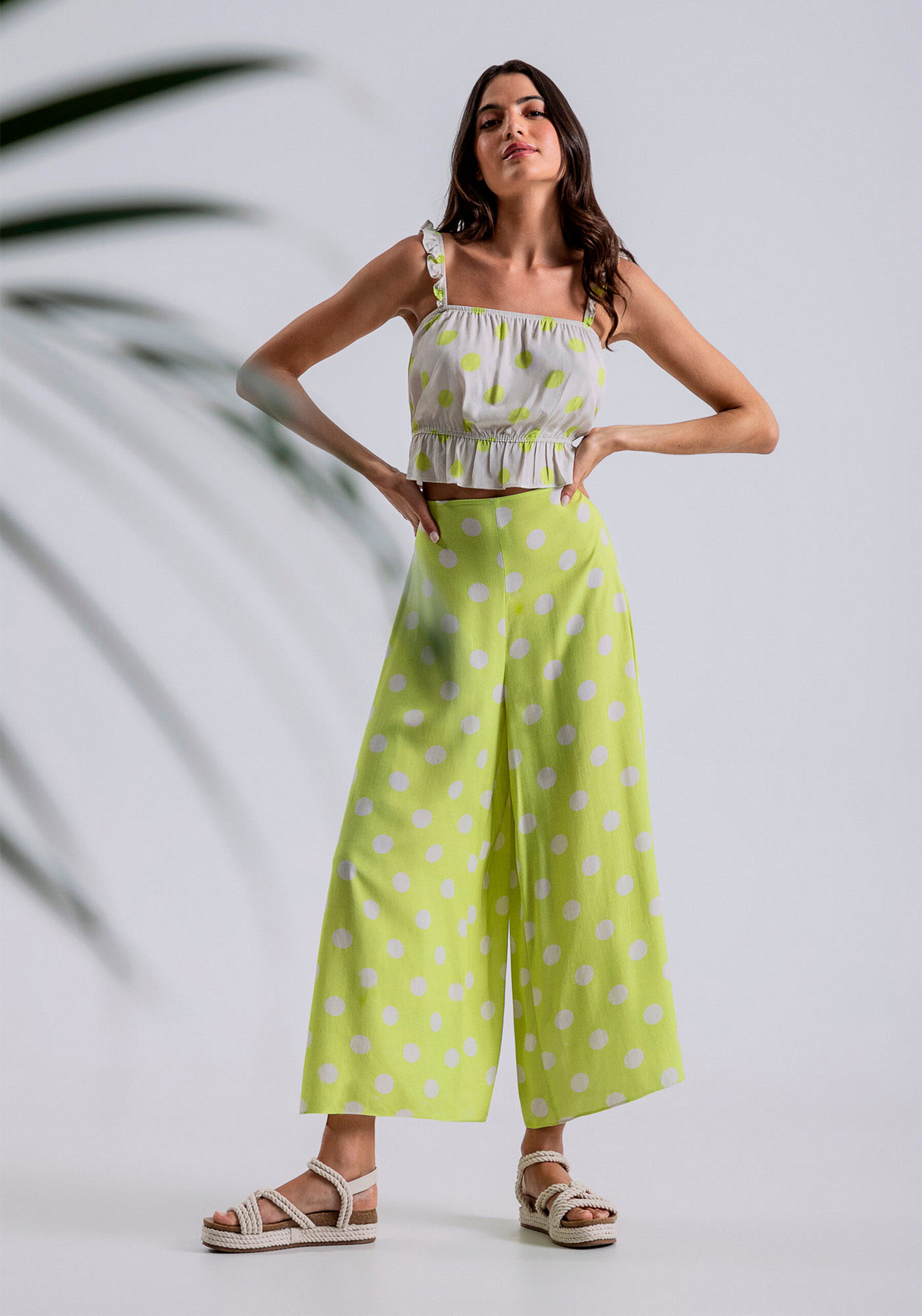 Blusa Cropped em Viscose com Babados, BOLHAS. Blusa Cropped em Viscose com Babados, BOLHAS, large.