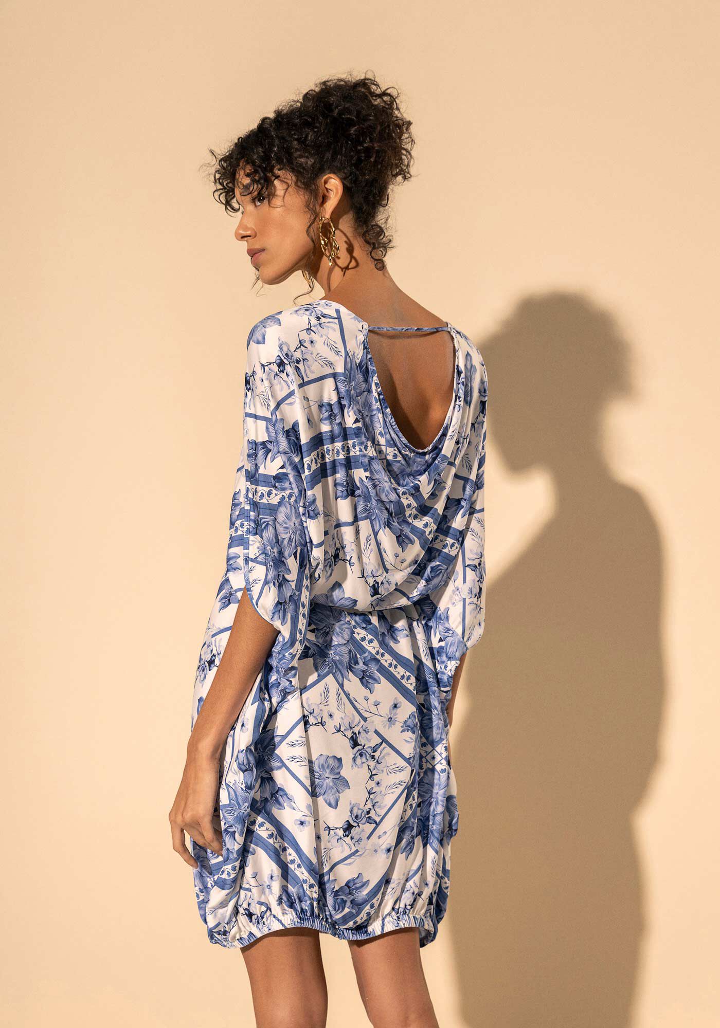 Vestido Curto Estampado Amplo Com El&aacute;stico Na Barra, FRAME AZUL, large.