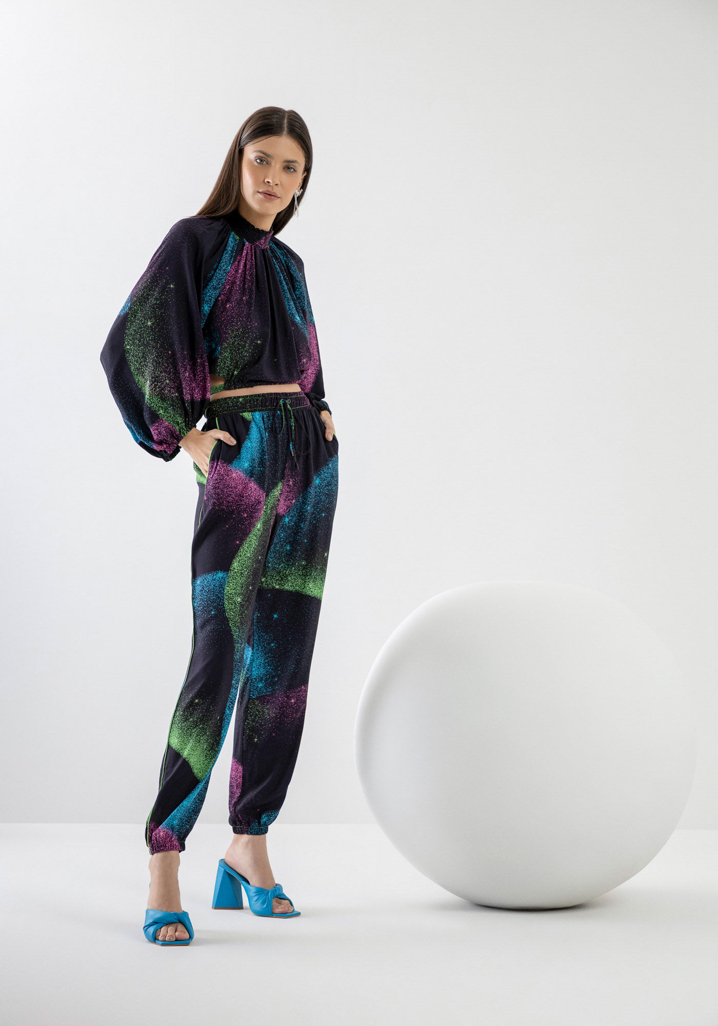 Blusa Gola Alta Estampada com Manga Bufante, , large.