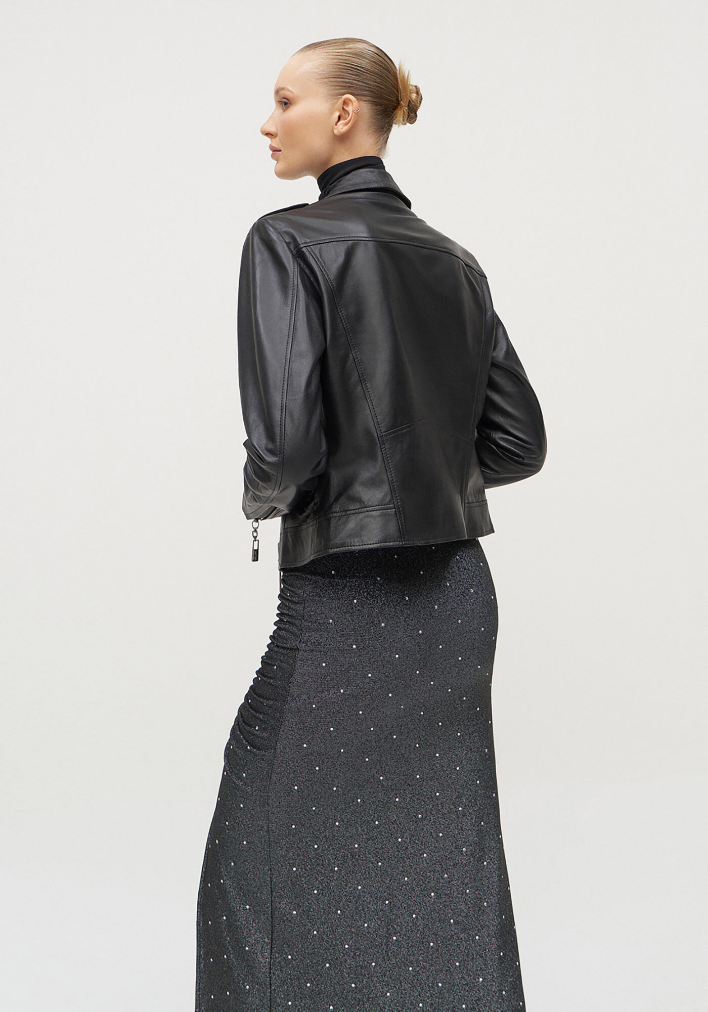 Jaqueta Biker em Couro com Z&iacute;per Diagonal, , large.