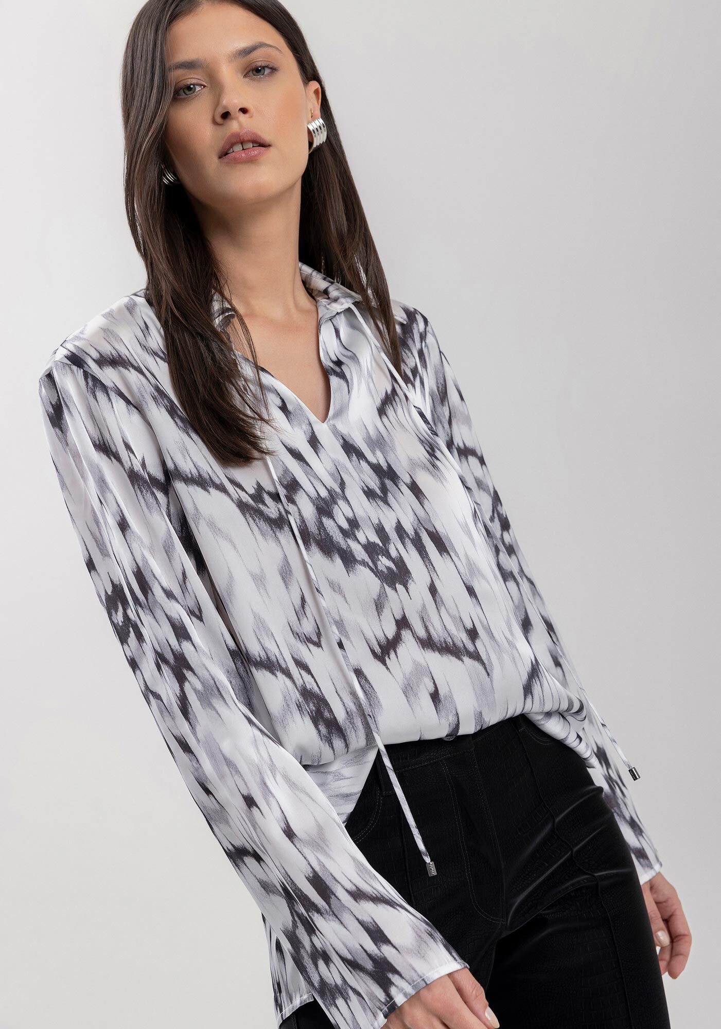 Blusa De Mangas Longas Em Cetim Estampado Com Amarra&ccedil;&atilde;o, , large.