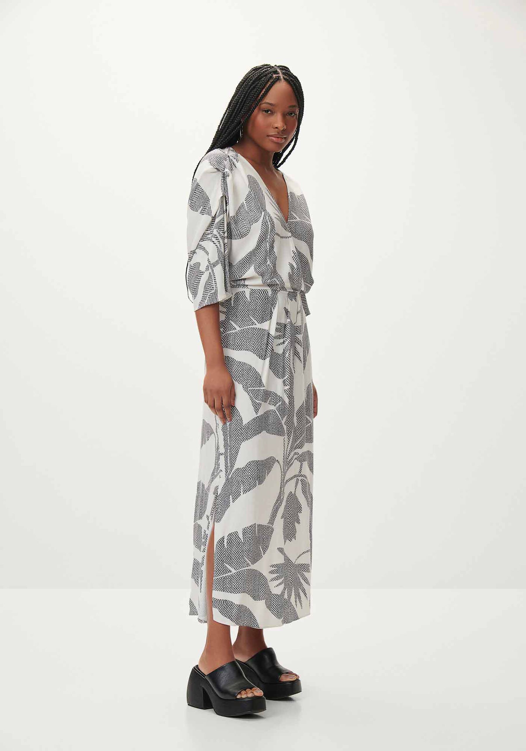 Vestido Midi em Viscose com Pregas Manga, . Vestido Midi em Viscose com Pregas Manga, , large.