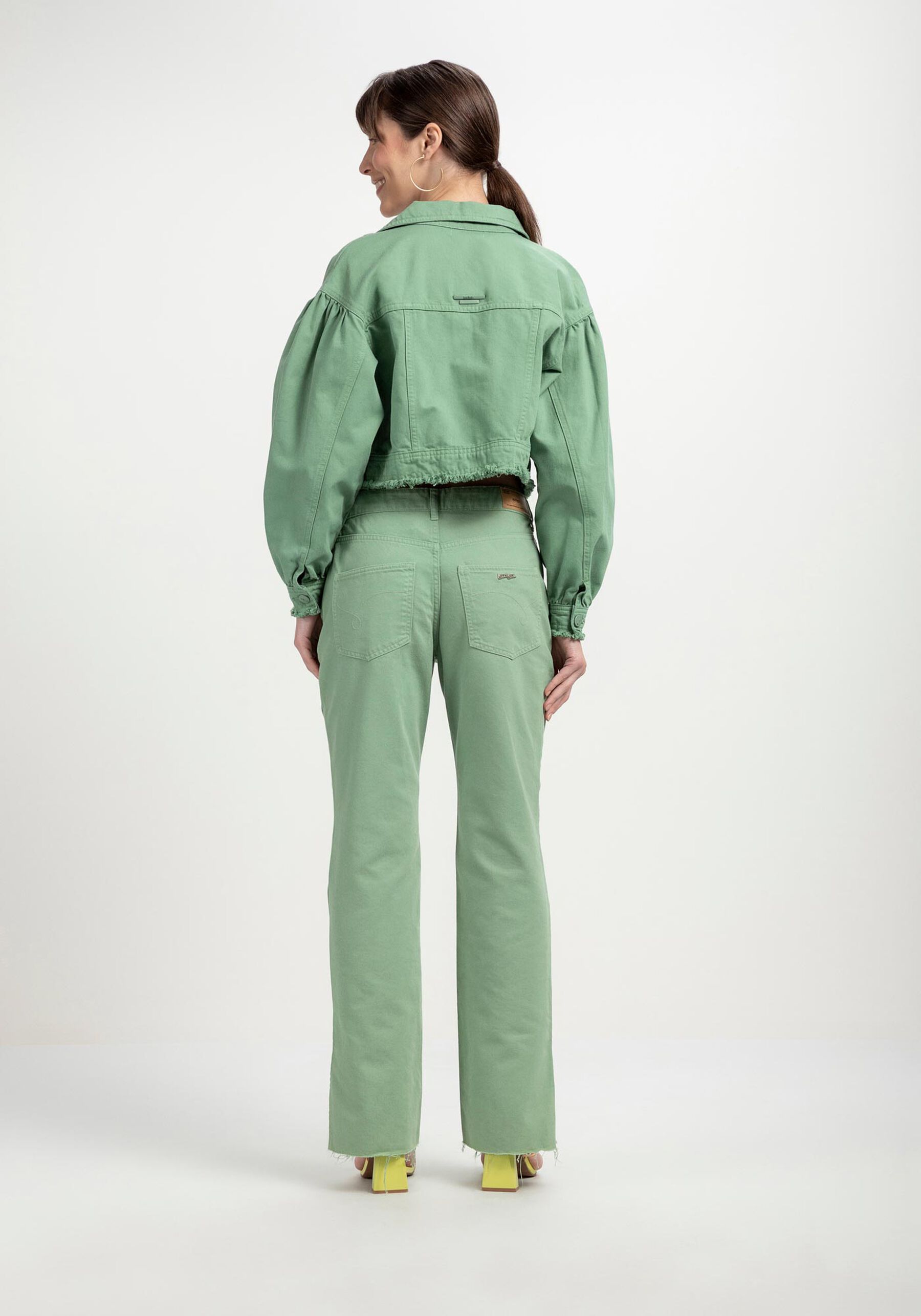 Calça Sarja Reta com Cintura Baixa, VERDE LODEN FROST. Calça Sarja Reta com Cintura Baixa, VERDE LODEN FROST, large.