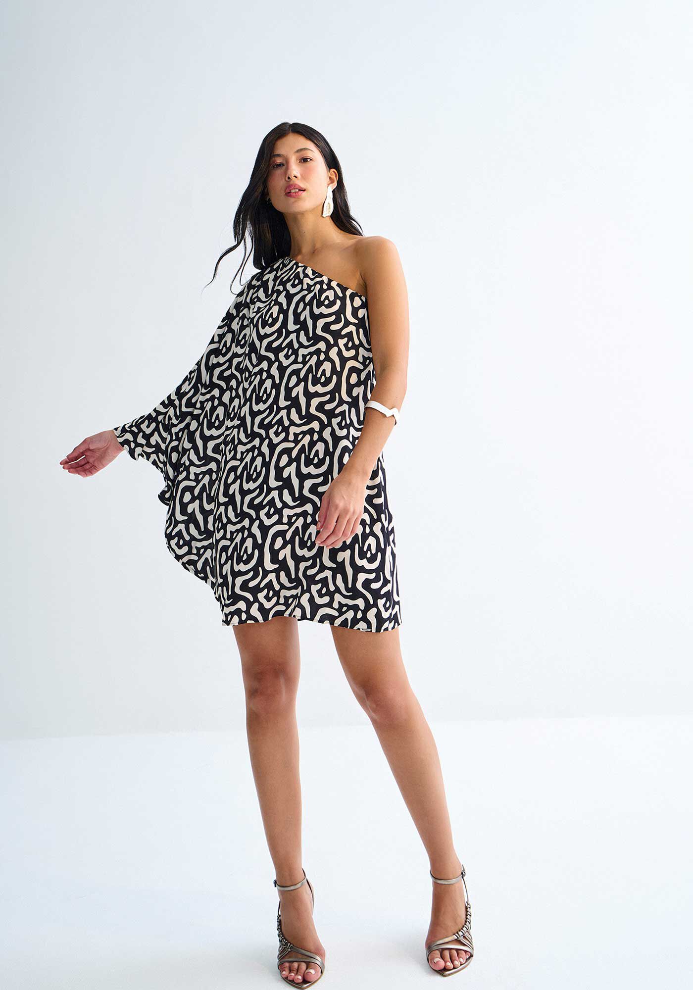 Vestido Curto Amplo Um Ombro S&oacute; Animal Print, VILLAGE PRETO, large.