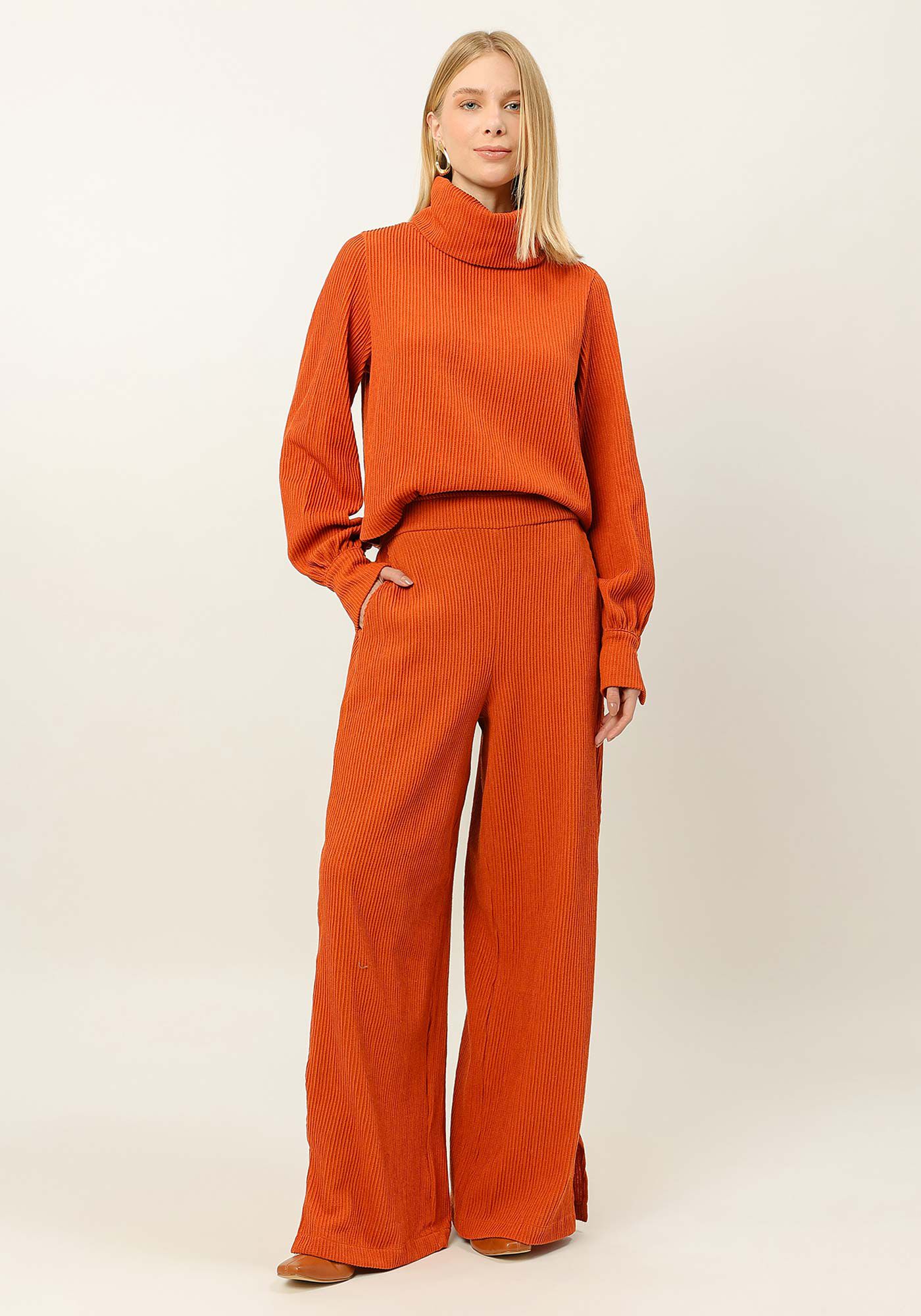 Blus&atilde;o Manga Longa Bufante com M&aacute;xi Gola Alta, , large.