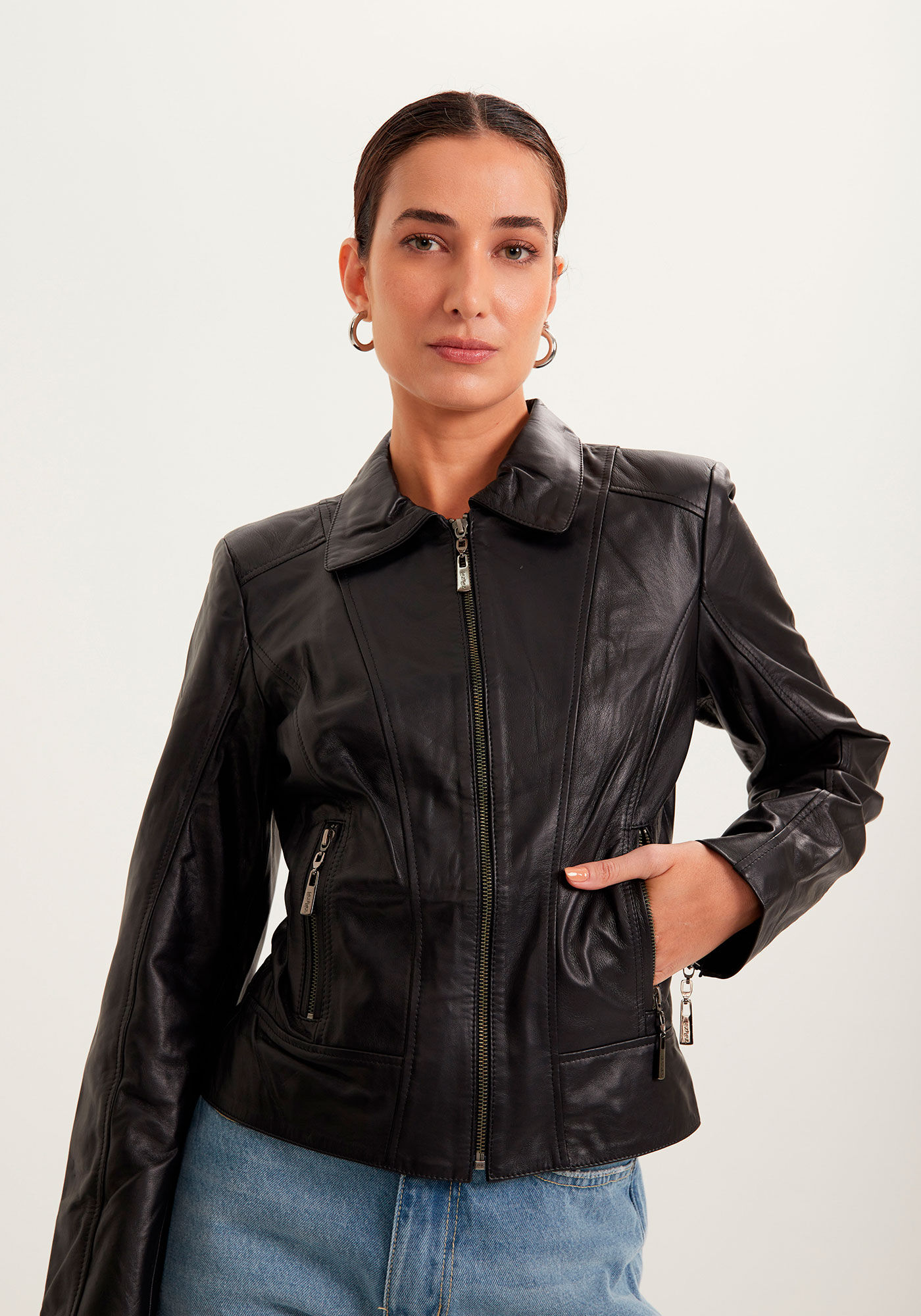 Jaqueta De Couro Com Z&iacute;per Frontal E Gola Camisa, PRETO, large.