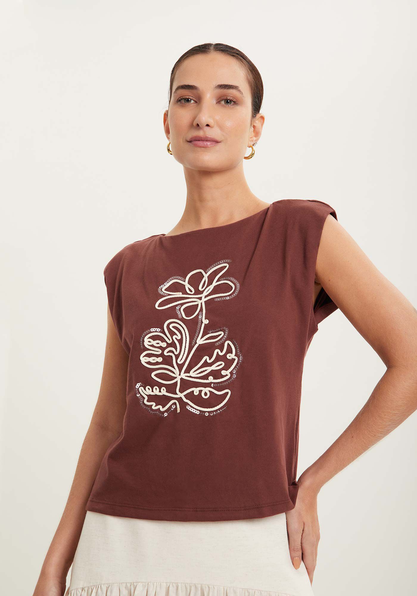 Blusa Sem Mangas Com Decote Canoa E Bordado Em Relevo, , large.