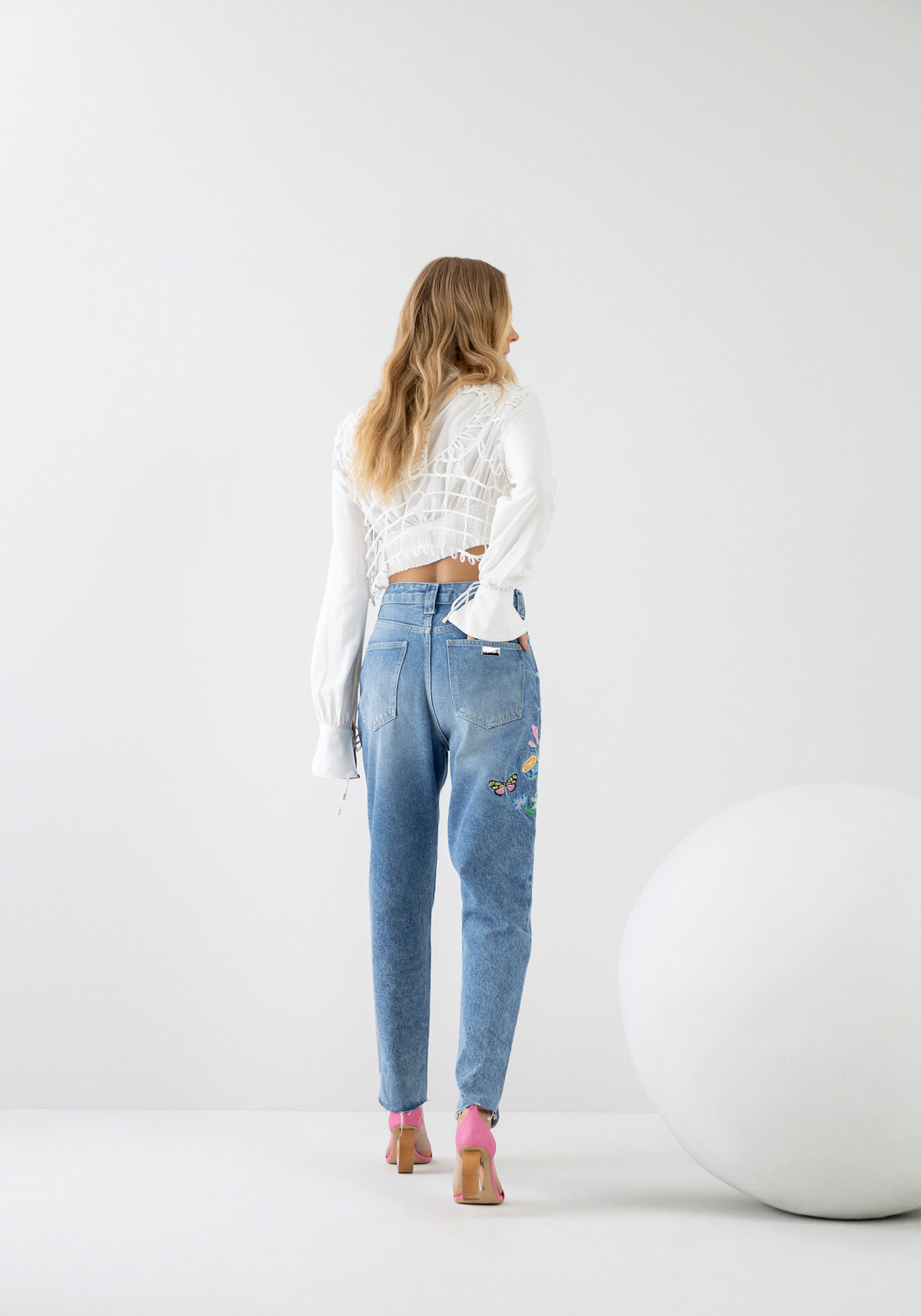 Cal&ccedil;a Jeans Mom com Bordado Floral, JEANS, large.