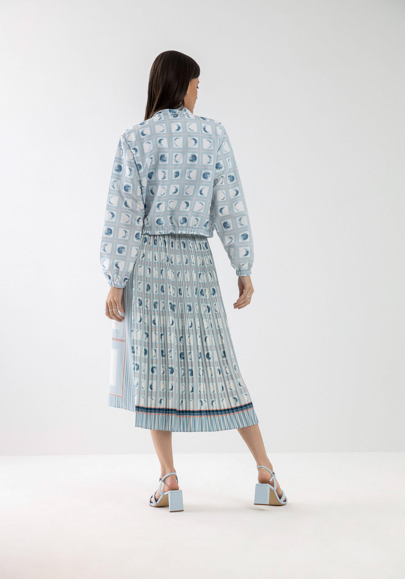 Jaqueta Bomber Cropped Estampada com Gola Alta, LUNAR, large.