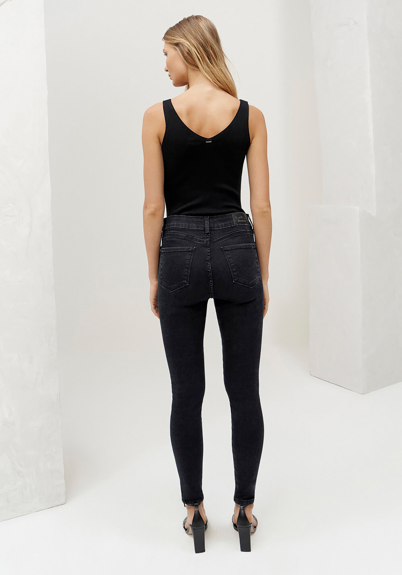 Blusa com Al&ccedil;as em Tric&ocirc; com Decote V, , large.