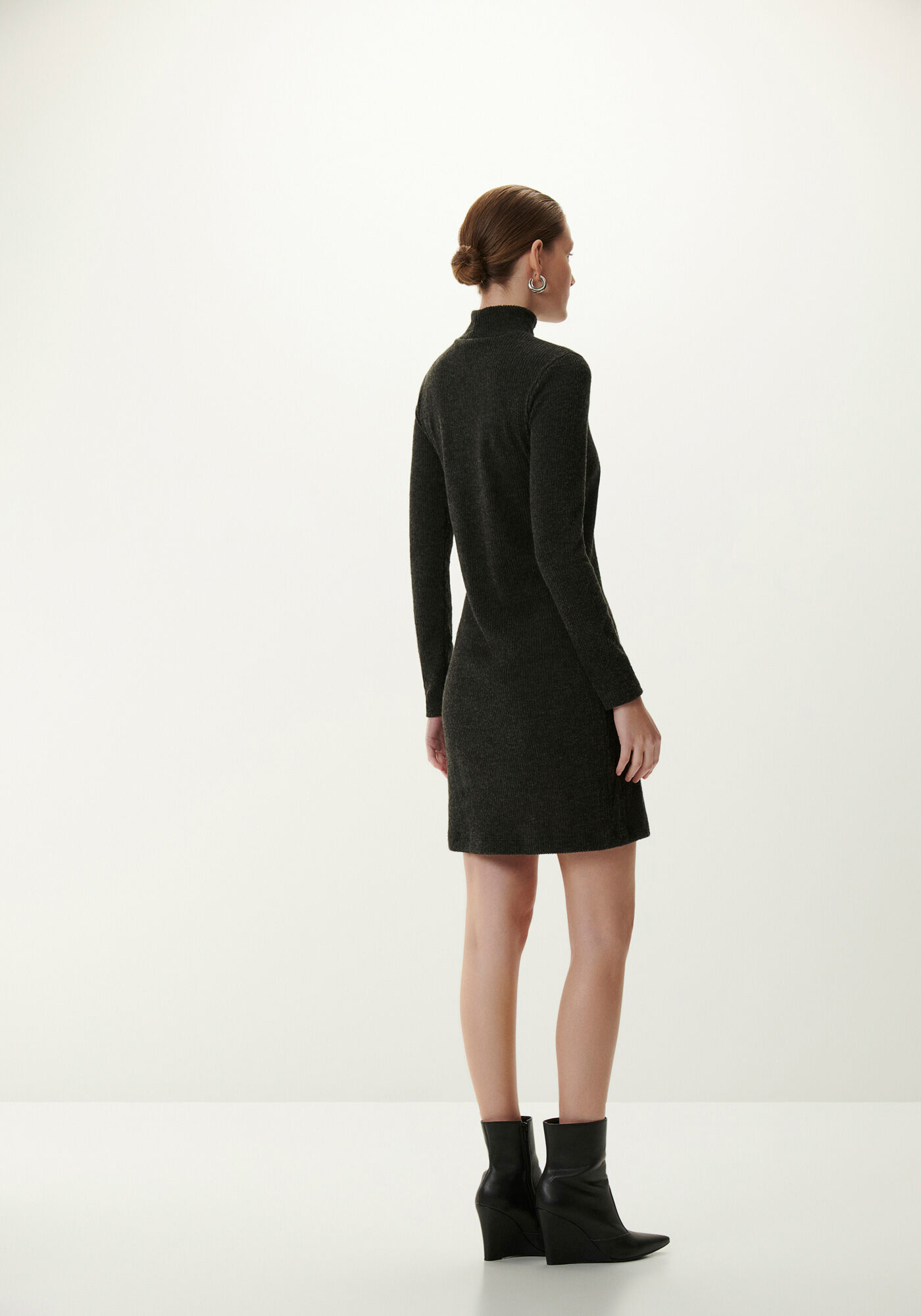 Vestido Curto Manga Longa com Gola Alta, PRETO REATIVO, large.