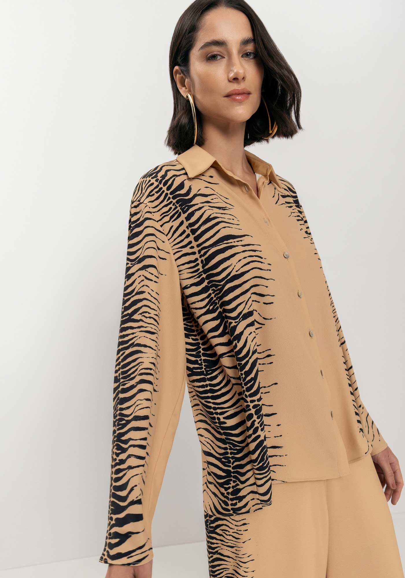 Camisa Fluida Estampada De Mangas Longas Com Bot&otilde;es, , large.