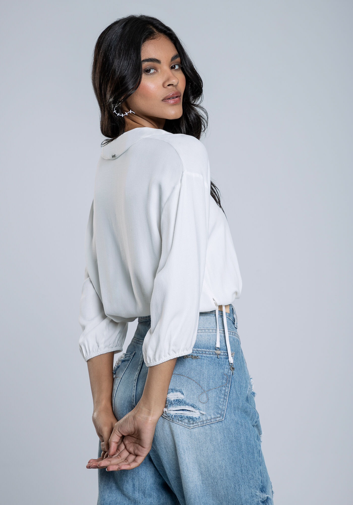 Blusa Manga 3/4 em Crepe com Amarra&ccedil;&atilde;o Barra, BRANCO OFF WHITE, large.