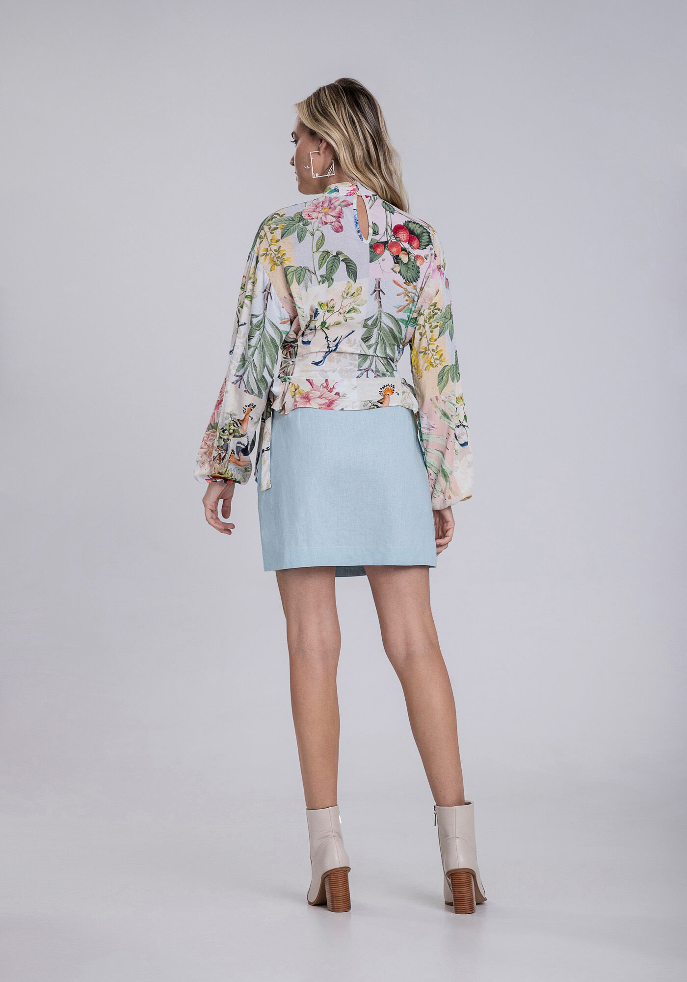 Blusa Gola Alta em Viscose com Amarra&ccedil;&atilde;o, , large.