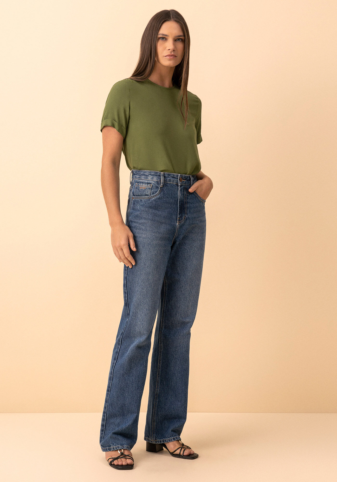 Cal&ccedil;a Jeans Reta Com Cintura Alta E Bolsos Funcionais, JEANS ESCURO, large.