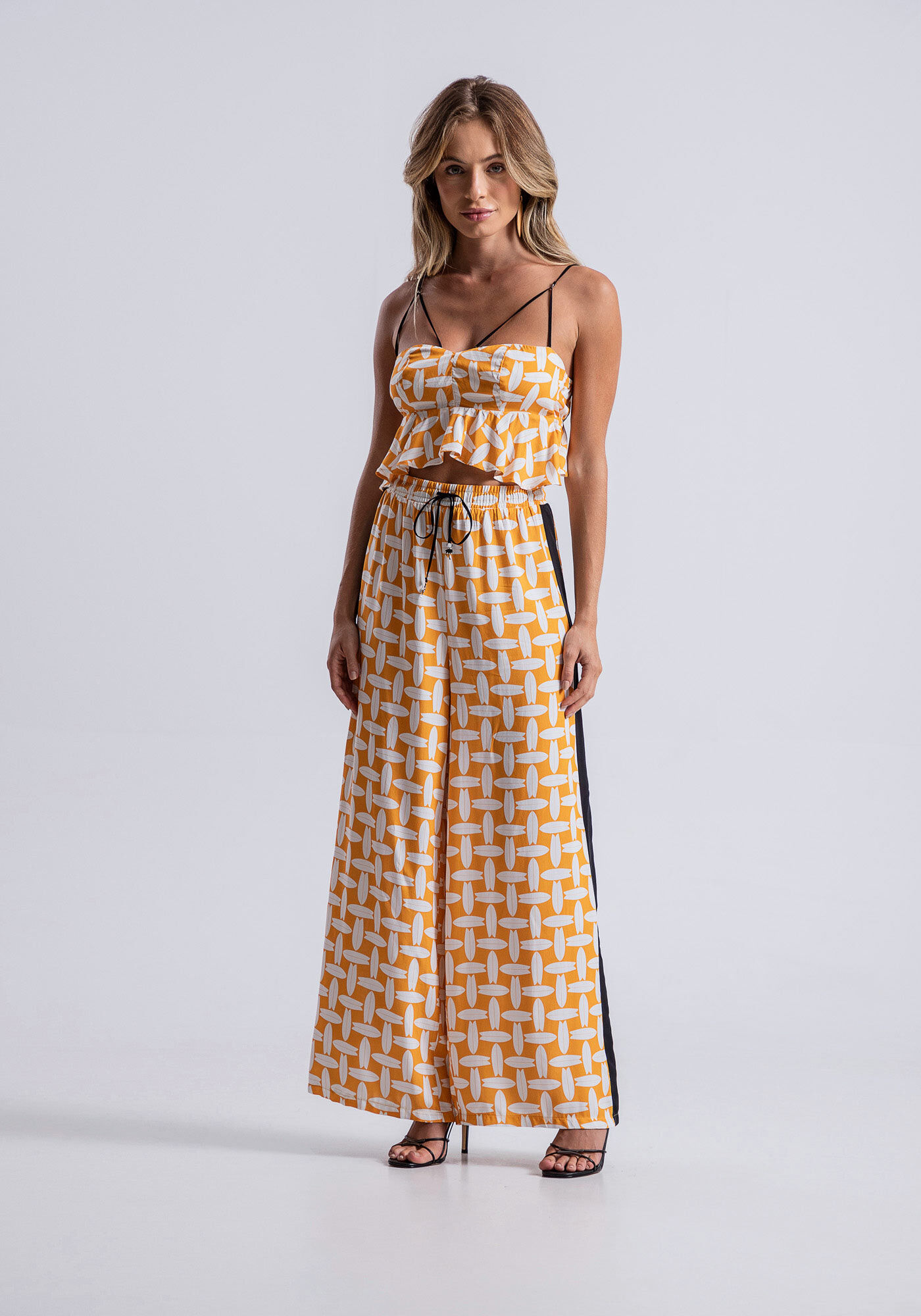 Blusa Cropped em Viscose com Detalhe Al&ccedil;as, , large.