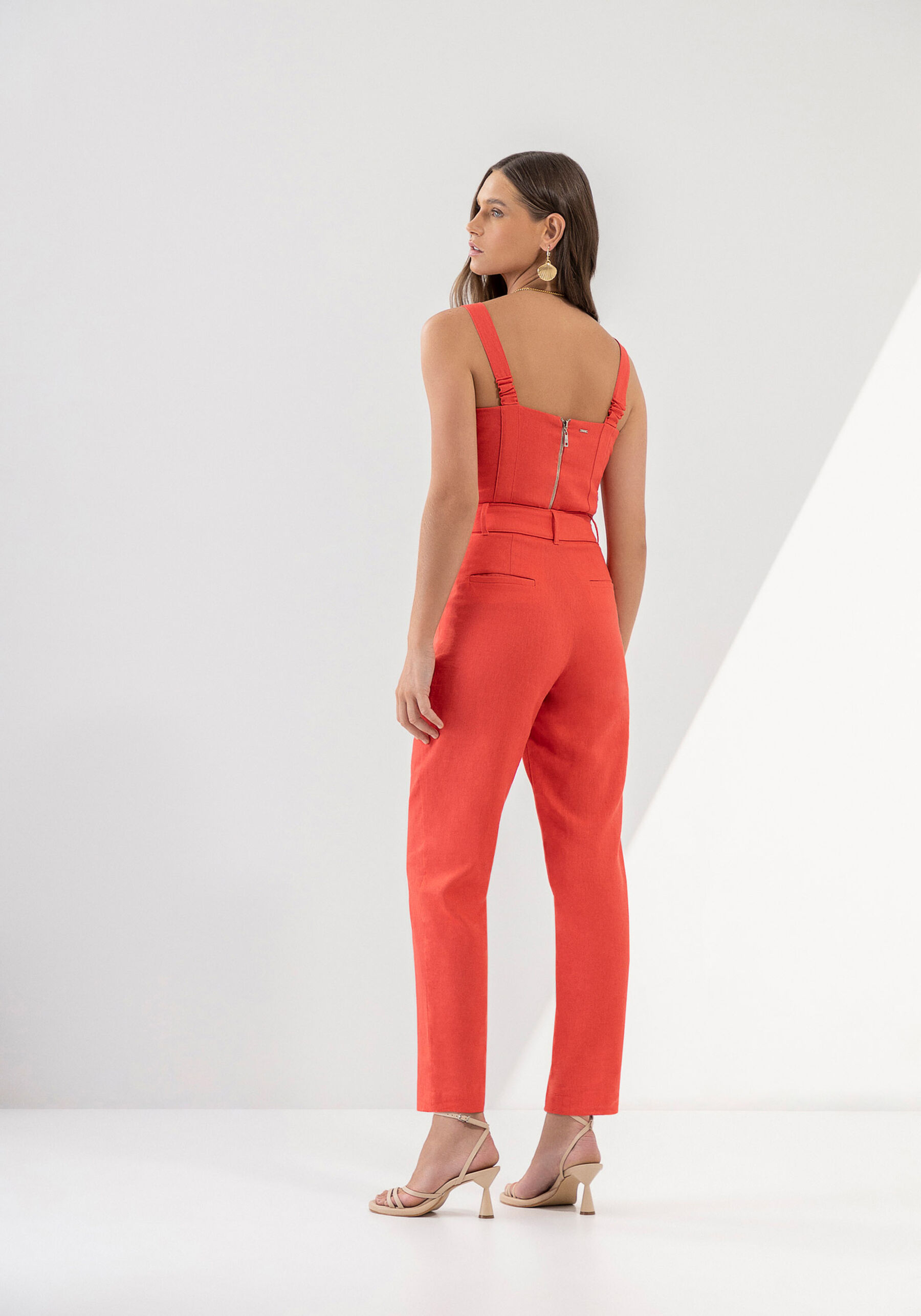 Blusa Cropped em Linho com Detalhe Tiras, VERMELHO RED HOT. Blusa Cropped em Linho com Detalhe Tiras, VERMELHO RED HOT, large.