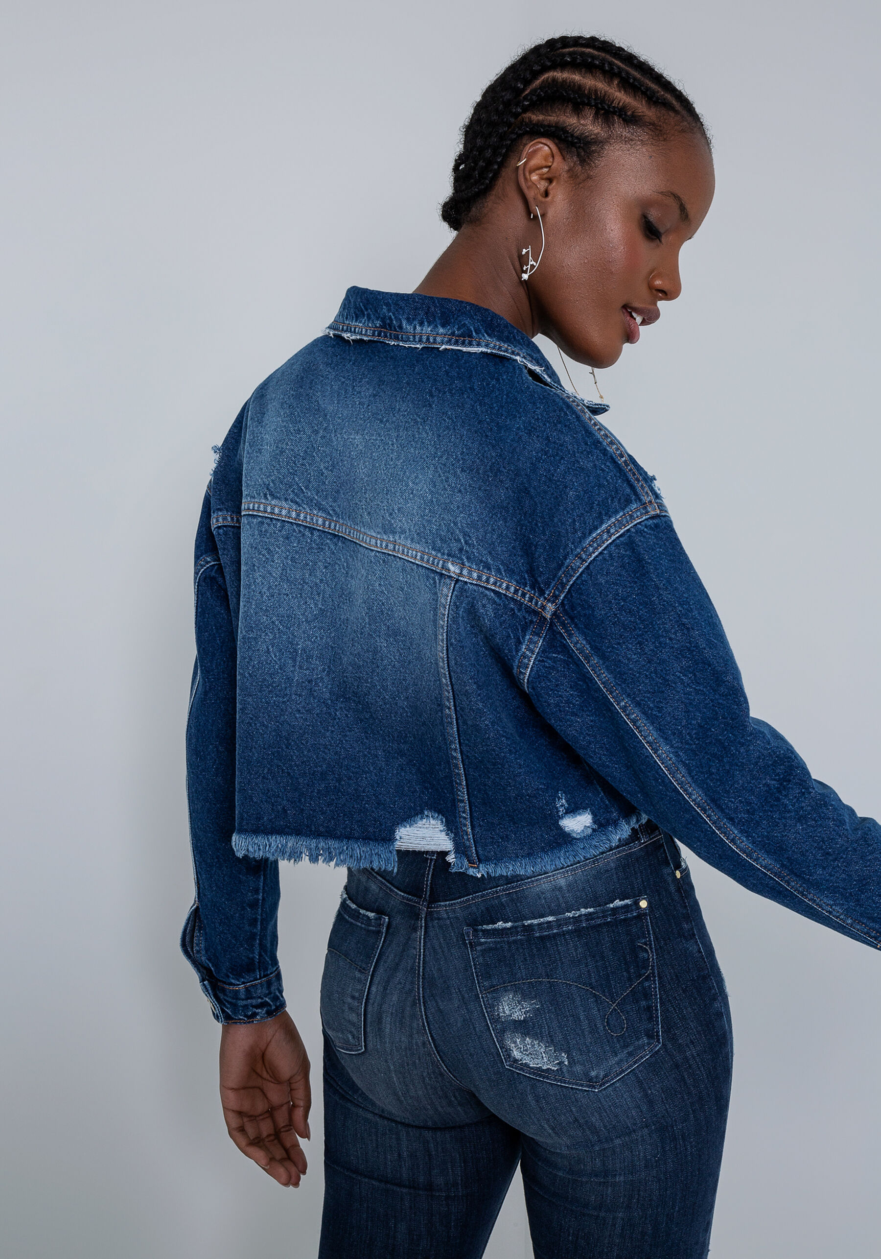 Jaqueta Jeans Cropped com Barra Desfiada, . Jaqueta Jeans Cropped com Barra Desfiada, , large.