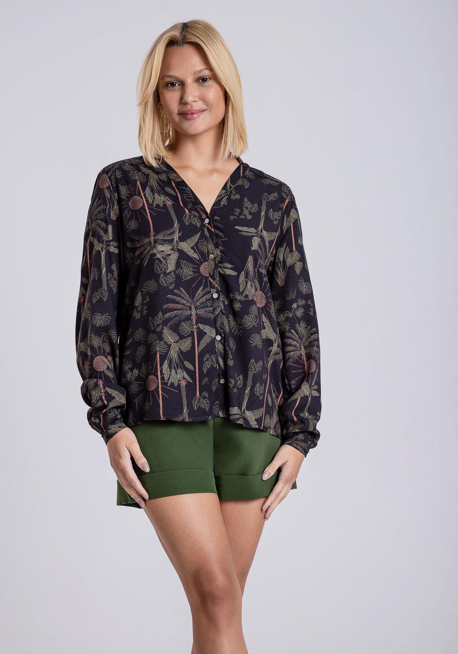 Camisa Manga Longa em Viscose com Gola Padre, SONHO TROPICAL. Camisa Manga Longa em Viscose com Gola Padre, SONHO TROPICAL, large.