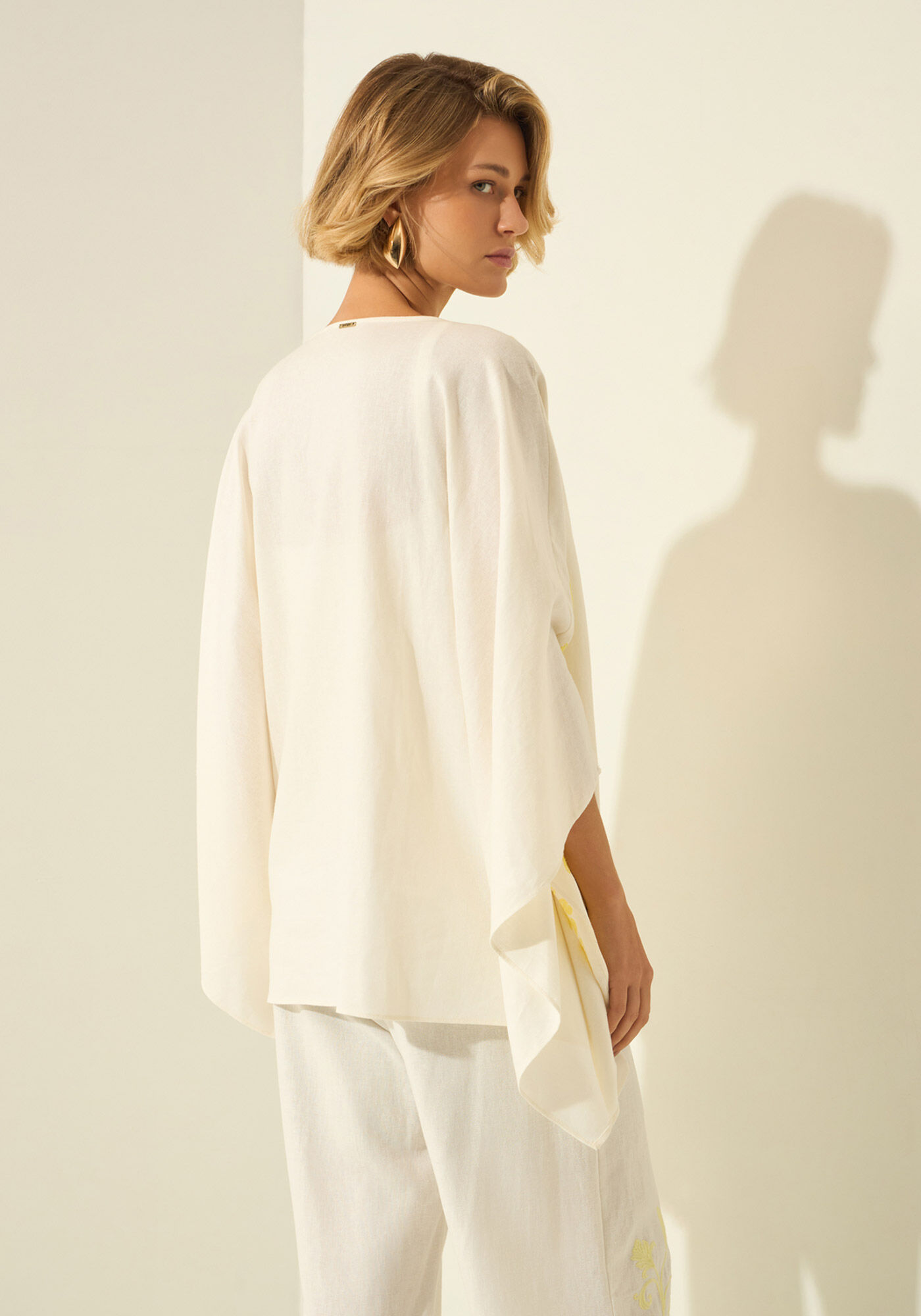 Kaftan De Mangas Curtas Bordado Com Linho, BRANCO OFF WHITE, large.