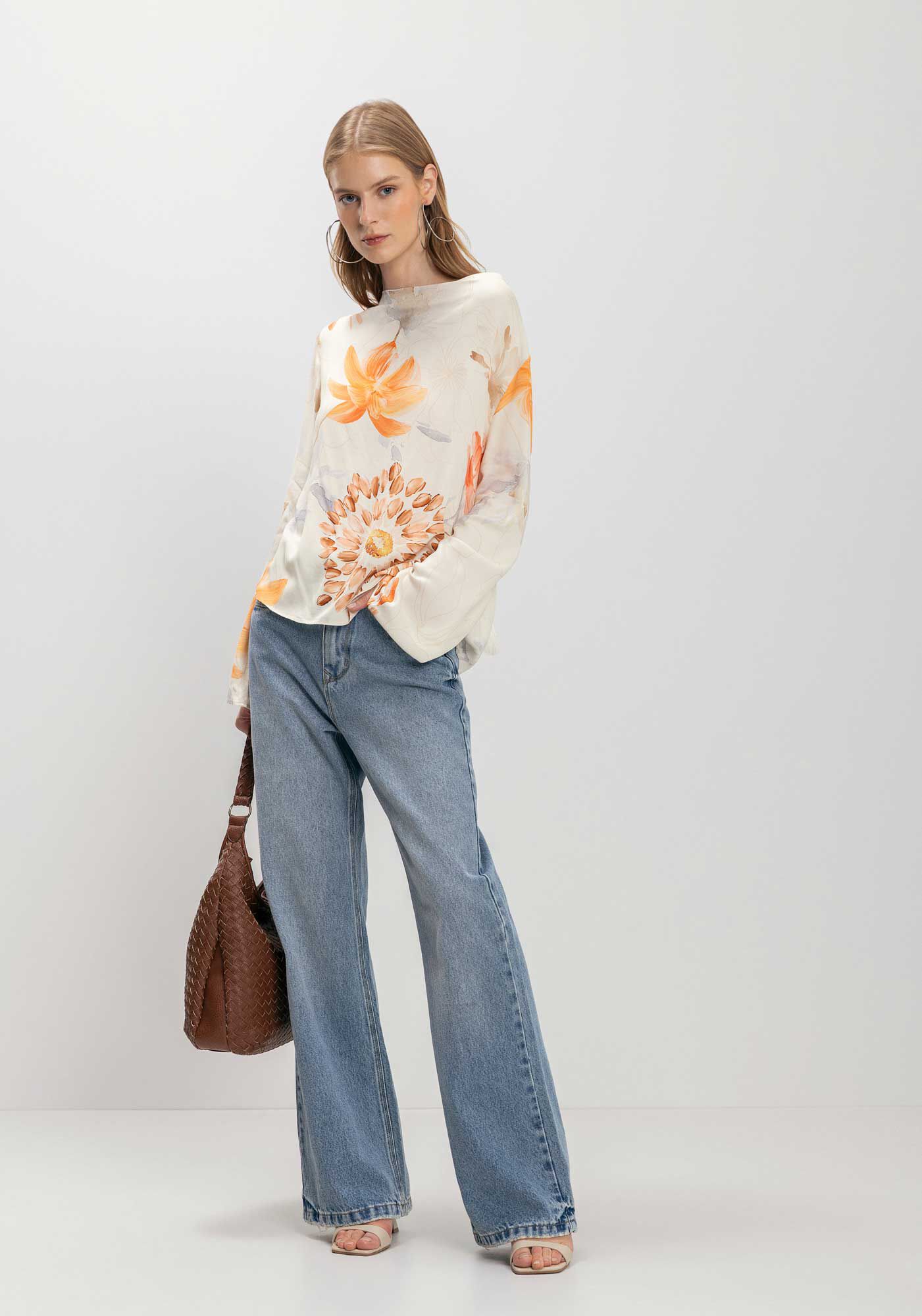 Blusa De Mangas Longas Estampada Com Amarra&ccedil;&atilde;o Posterior, FLORA BEGE, large.