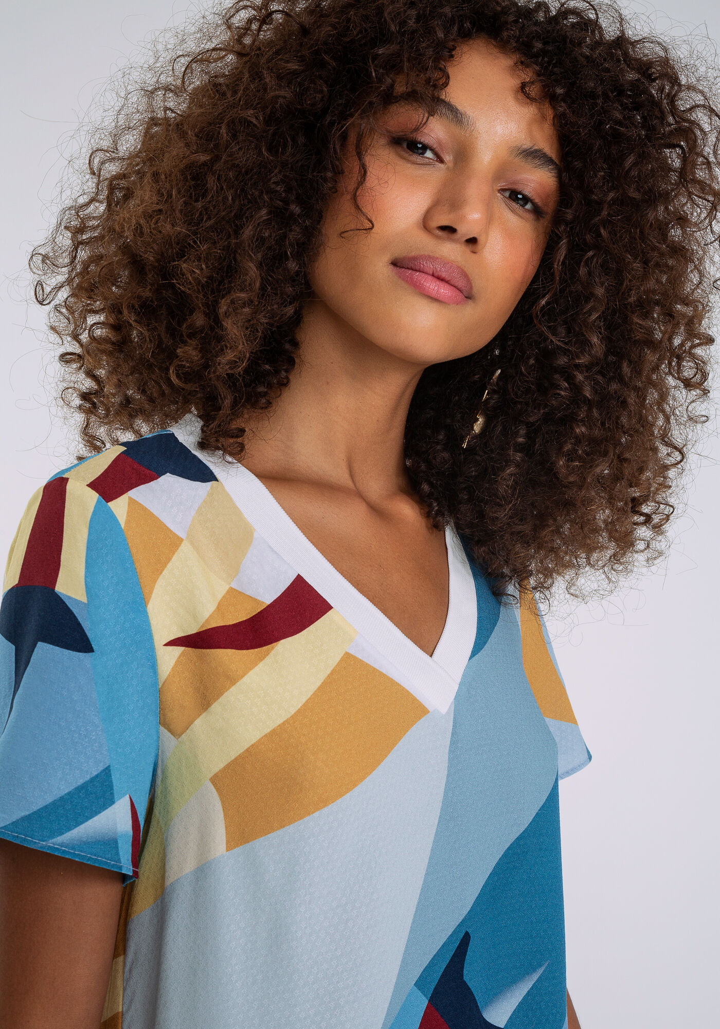 Blusa Decote V Retil&iacute;nea Estampa, MIGRACAO, large.