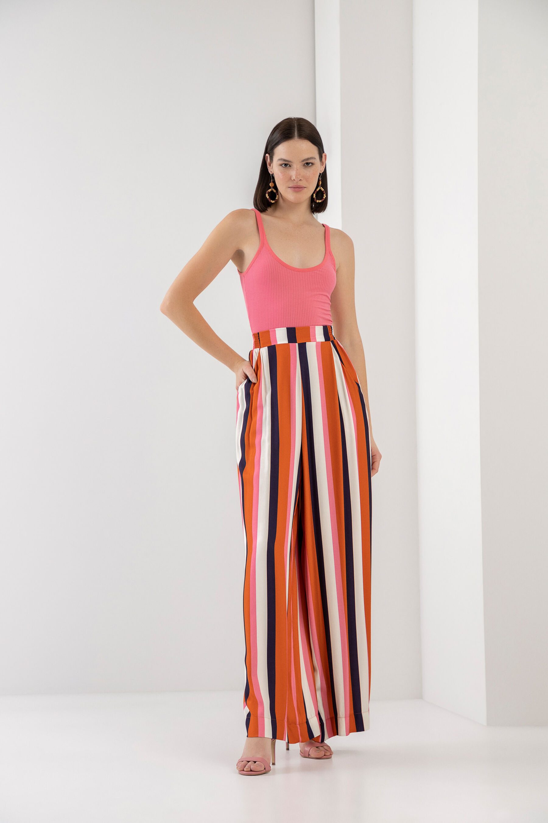 Calça Pantalona em Viscose com Bolsos, MOEMA. Calça Pantalona em Viscose com Bolsos, MOEMA, large.