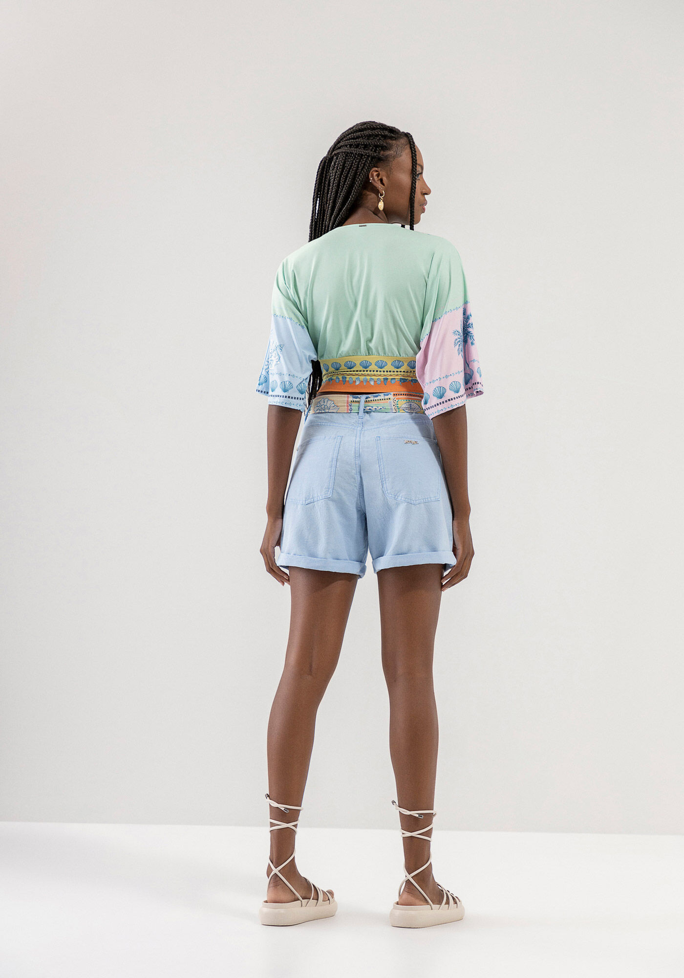 Bermuda Boyfriend Sustent&aacute;vel com Faixa Estampada, AZUL ICE CREAM, large.