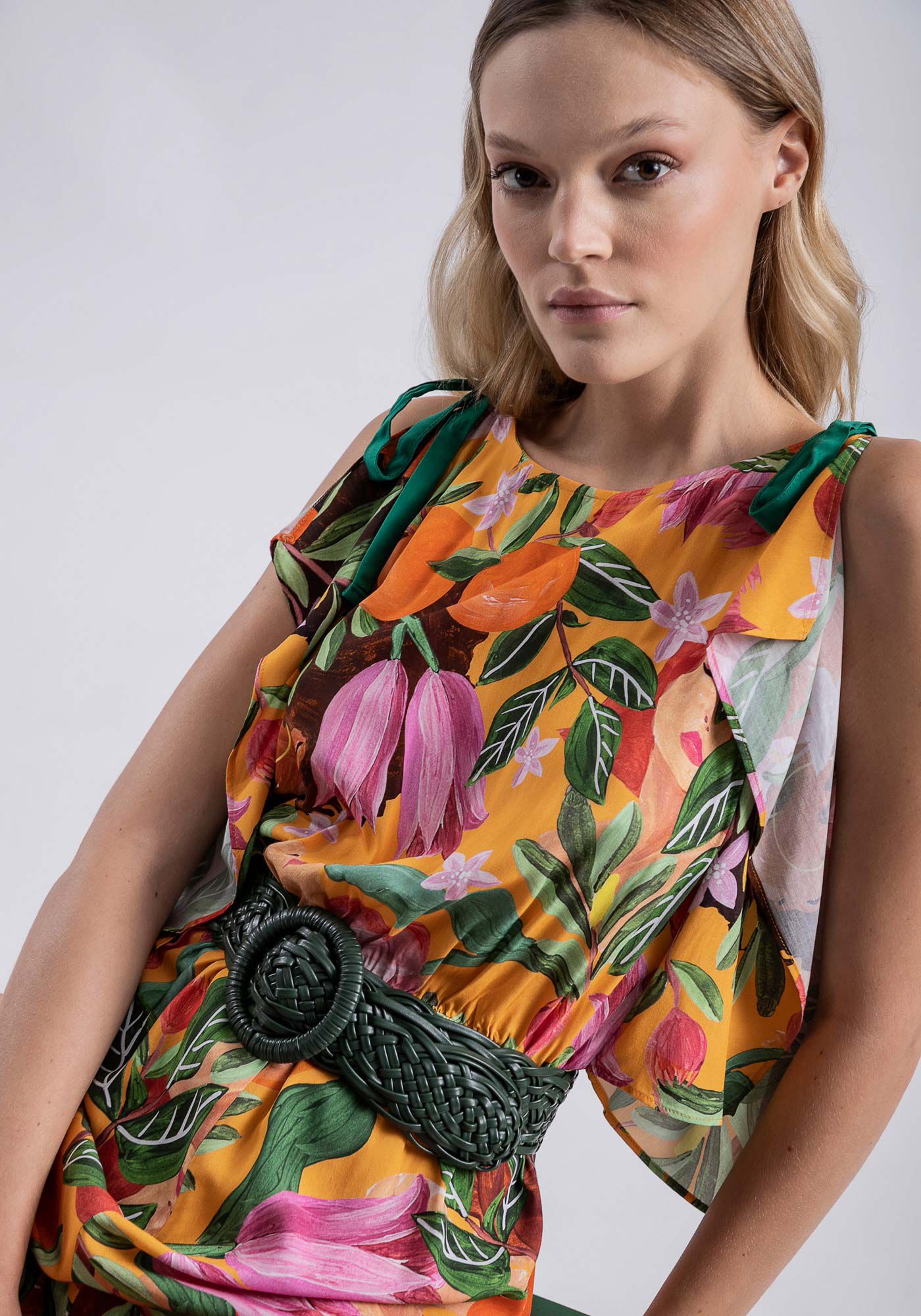 Macac&atilde;o Curto em Viscose com Recorte Ombros, POMAR, large.