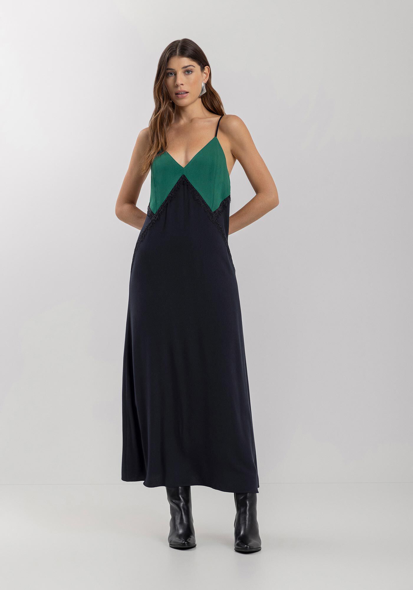 Vestido Midi Ch&aacute; De Al&ccedil;as Em Viscose Com Detalhes Frontais, , large.