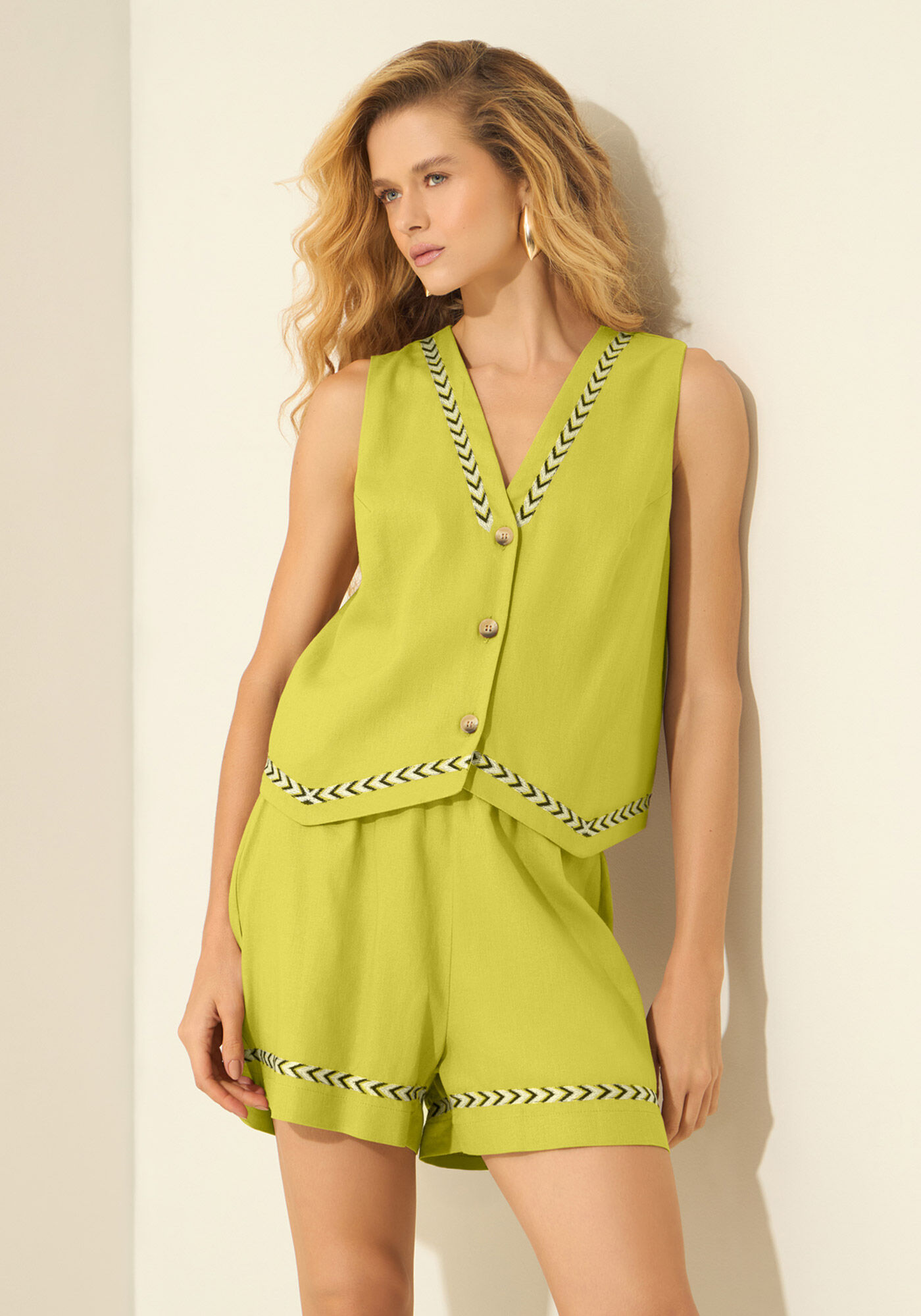 Colete Bordado Com Bot&otilde;es Em Tecido Com Linho, VERDE GUARANA, large.