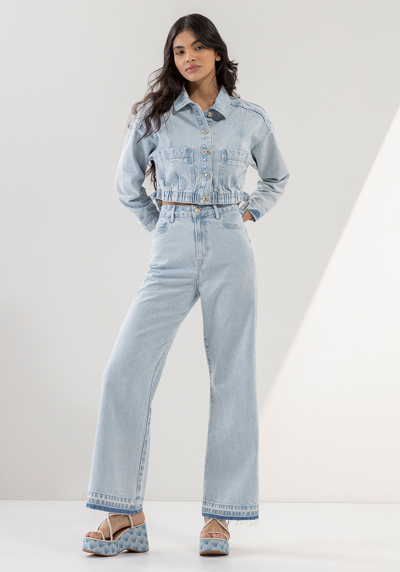 Cal&ccedil;a Jeans Wide Leg Super Alta Cropped, , large.