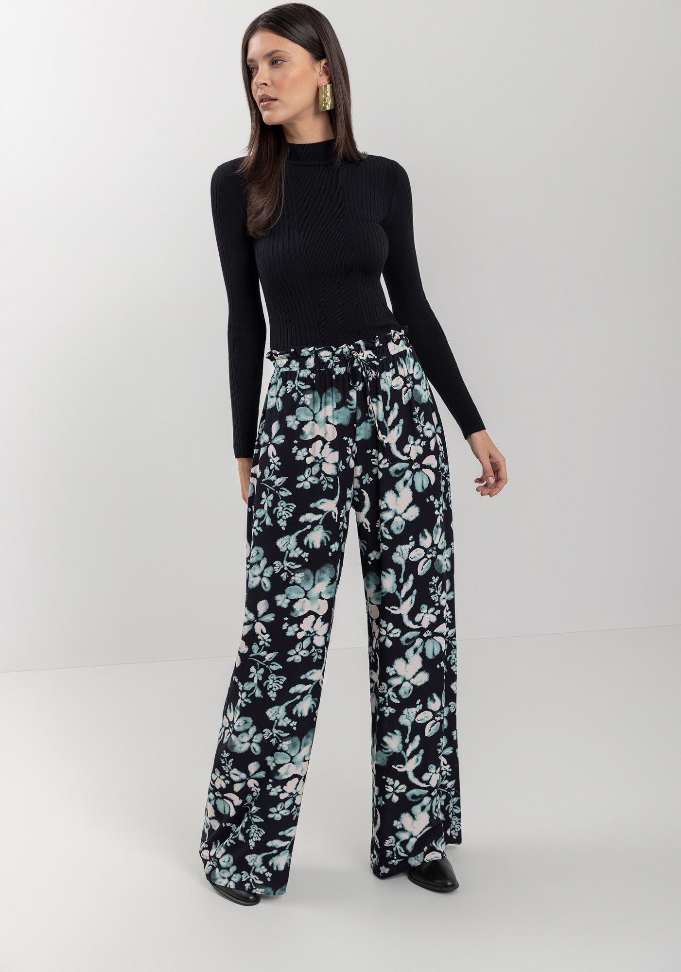 Cal&ccedil;a Pantalona Estampada Em Viscose Com Amarra&ccedil;&atilde;o Frontal, , large.