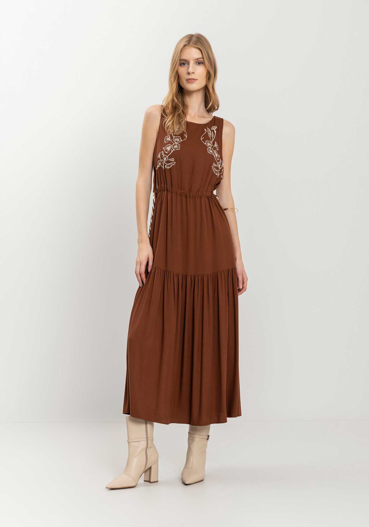 Vestido Ch&aacute; Com Bordado Localizado E Cord&atilde;o, MARROM TAMARA, large.