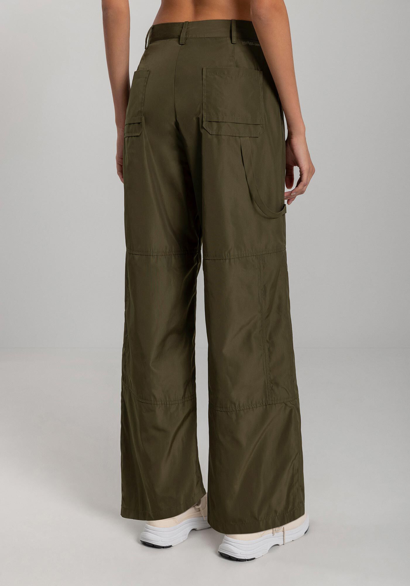 Cal&ccedil;a Reta Corta Vento Com Cintura M&eacute;dia E Bolsos Move, , large.