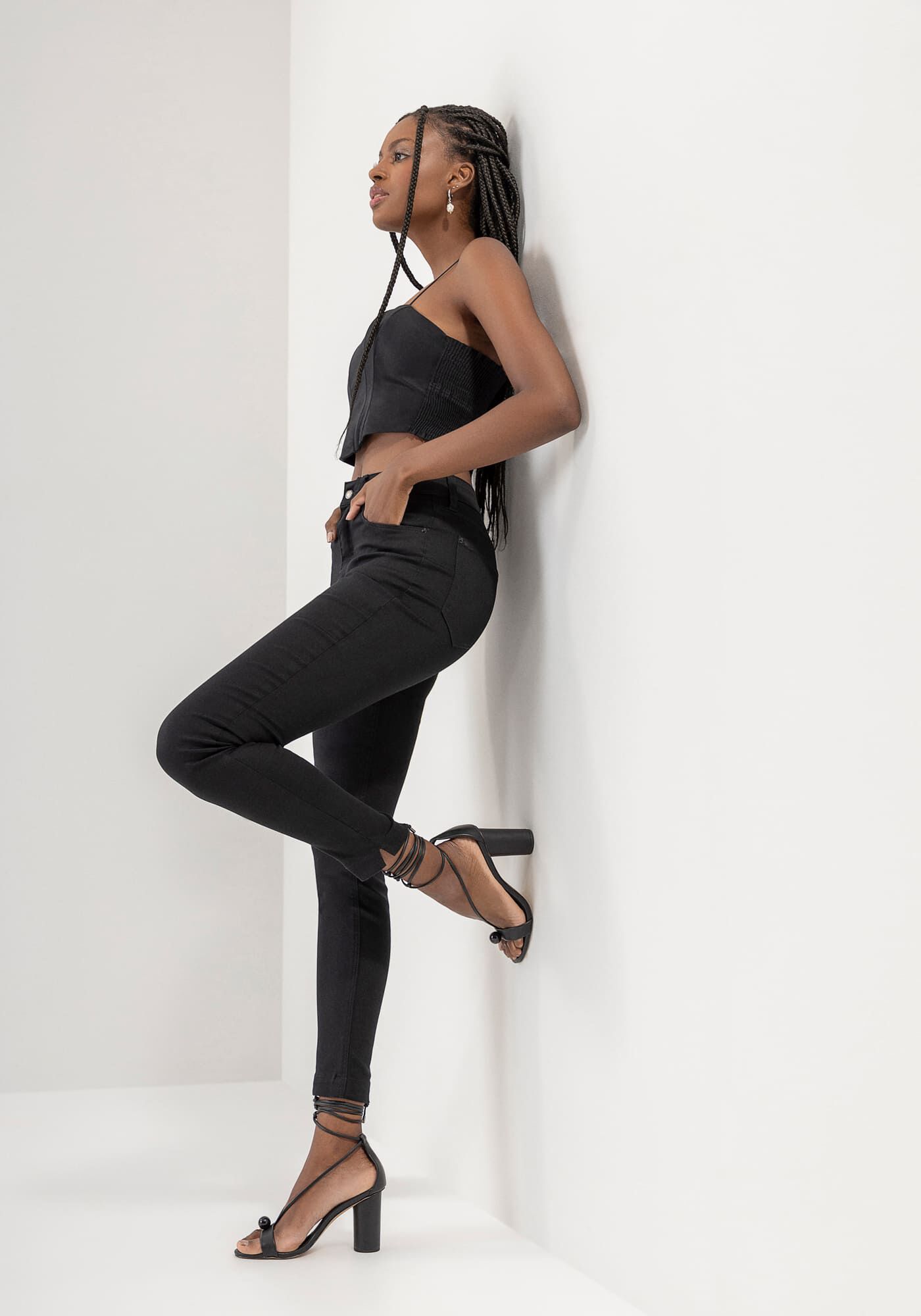 Cal&ccedil;a Sarja Skinny Sustent&aacute;vel Ever Black, , large.