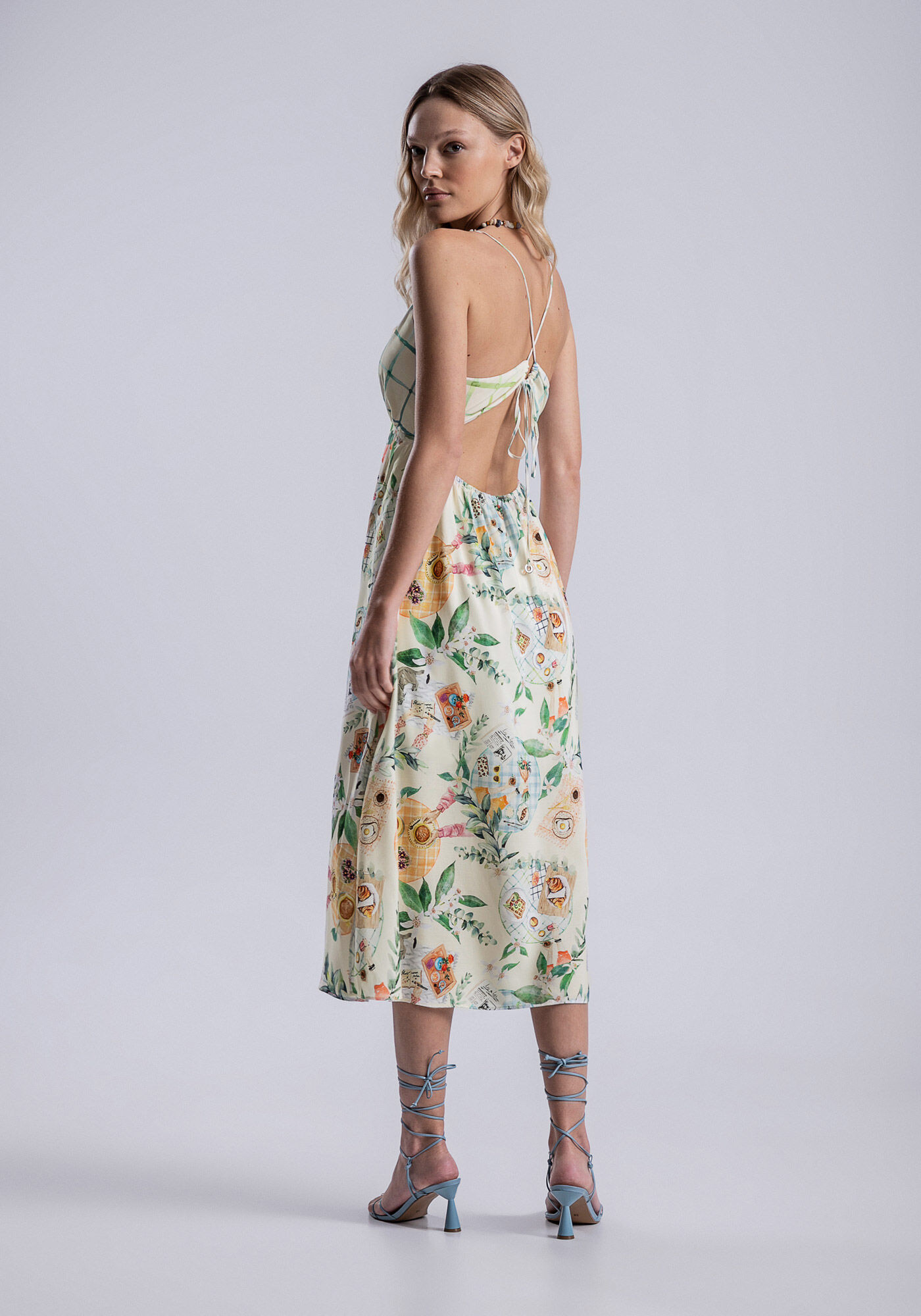 Vestido com Al&ccedil;as Midi em Viscose Abertura Costas, BRUNCH, large.