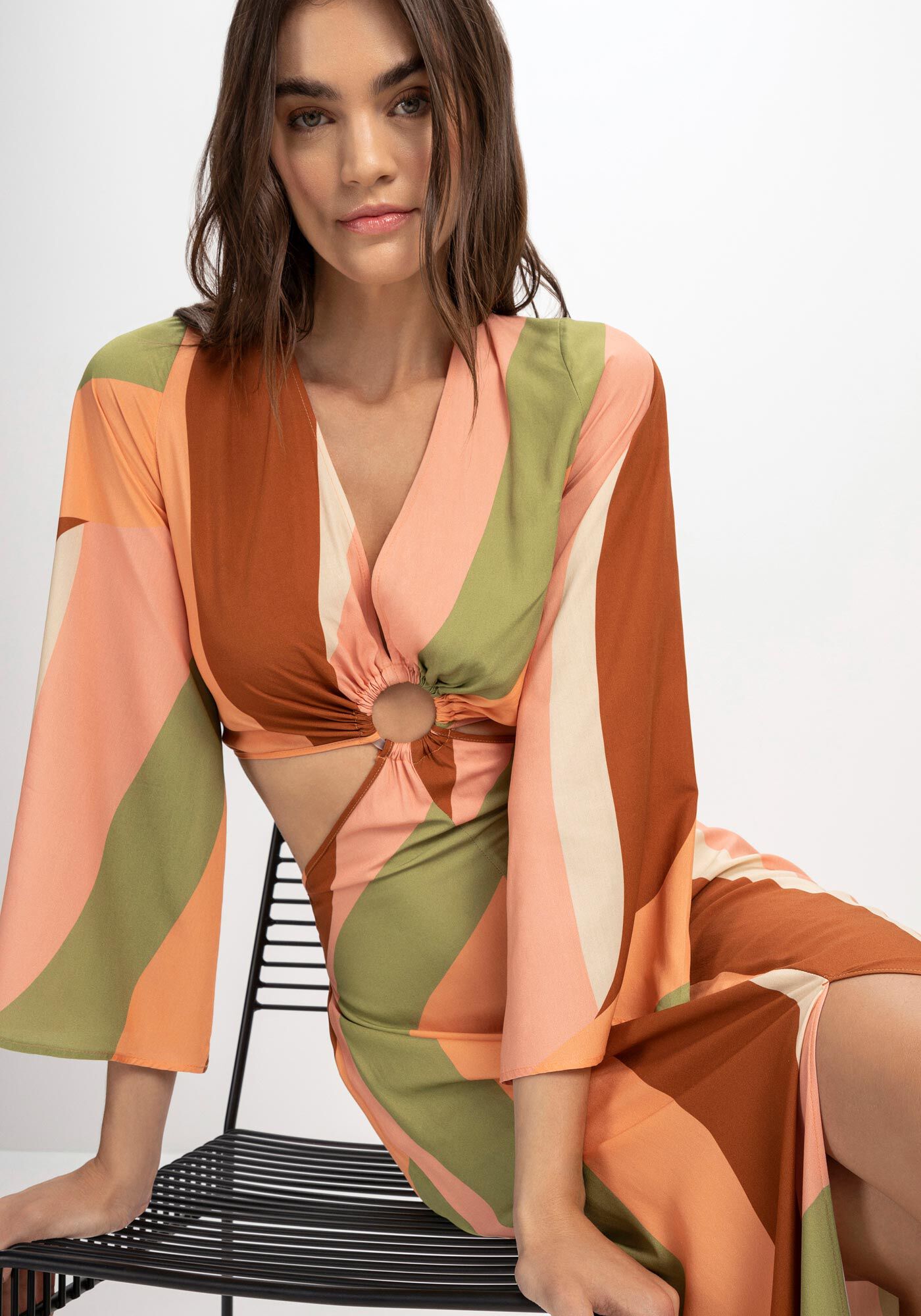 Vestido Longo Estampado com Cut Out e Fenda, ARCO IRIS, large.