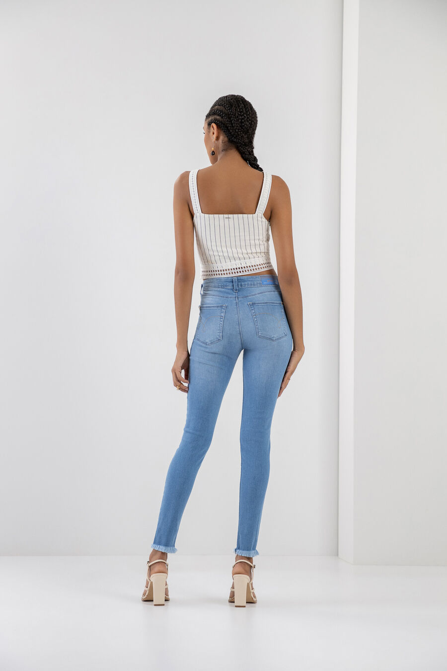 Calça Jeans Skinny Cropped com Barra Desfiada, JEANS, large.