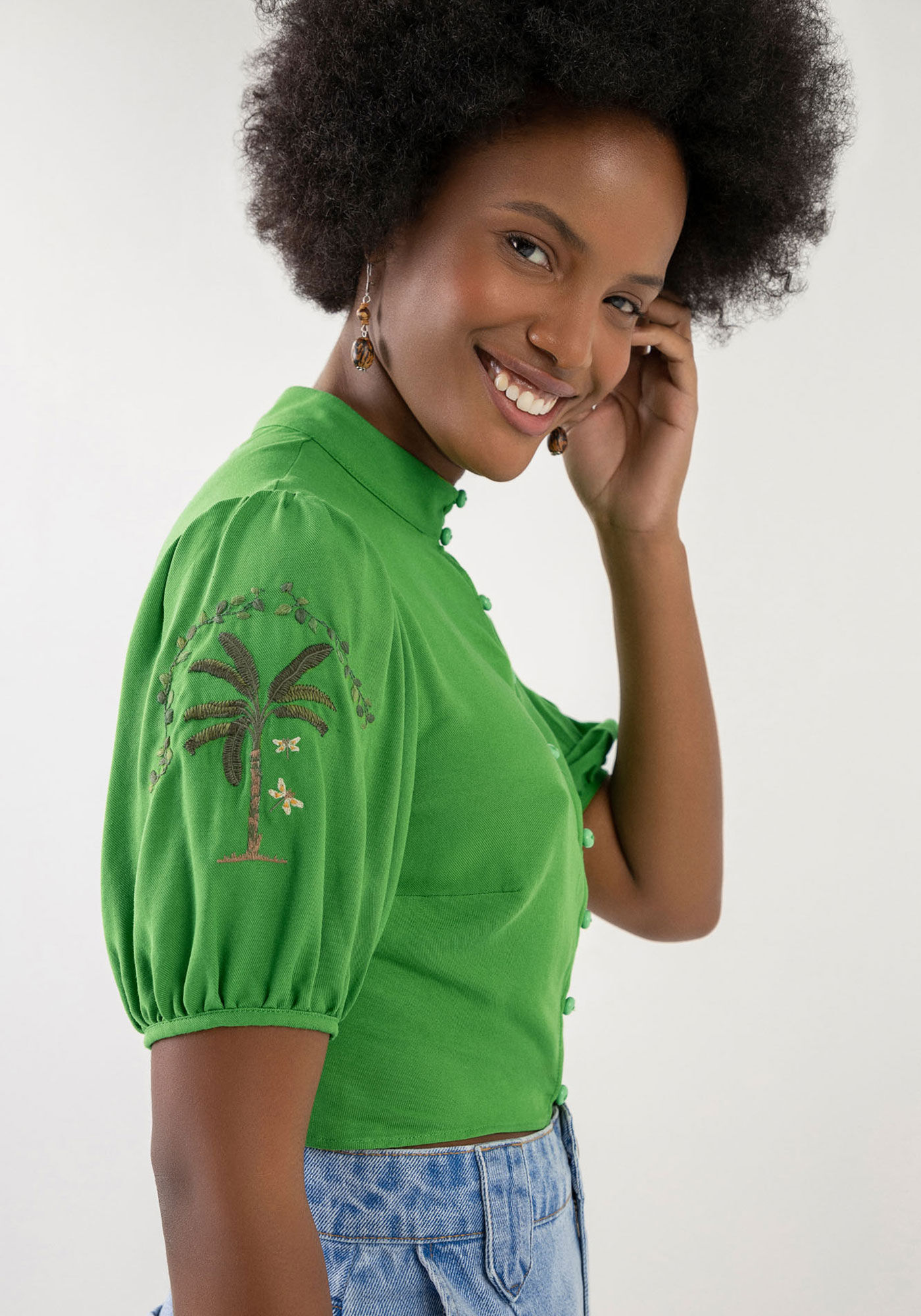 Camisa Cropped com Manga Curta Bufante Bordada, , large.