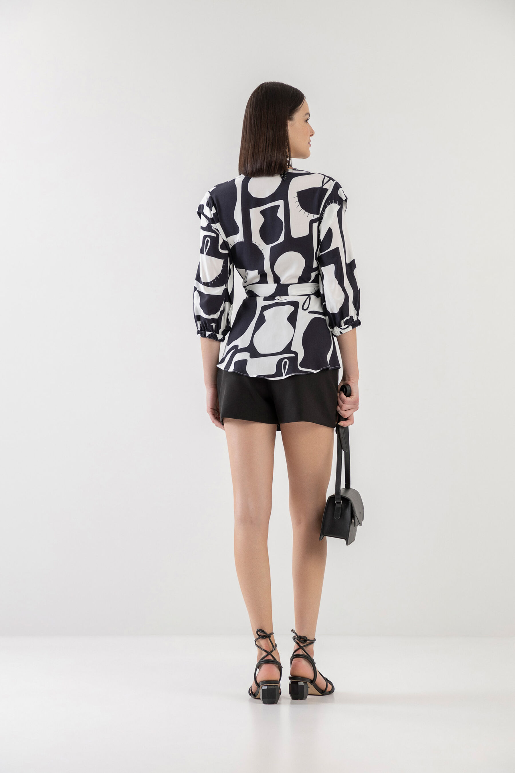 Blusa Transpassada Estampada com Recorte Ombros, . Blusa Transpassada Estampada com Recorte Ombros, , large.