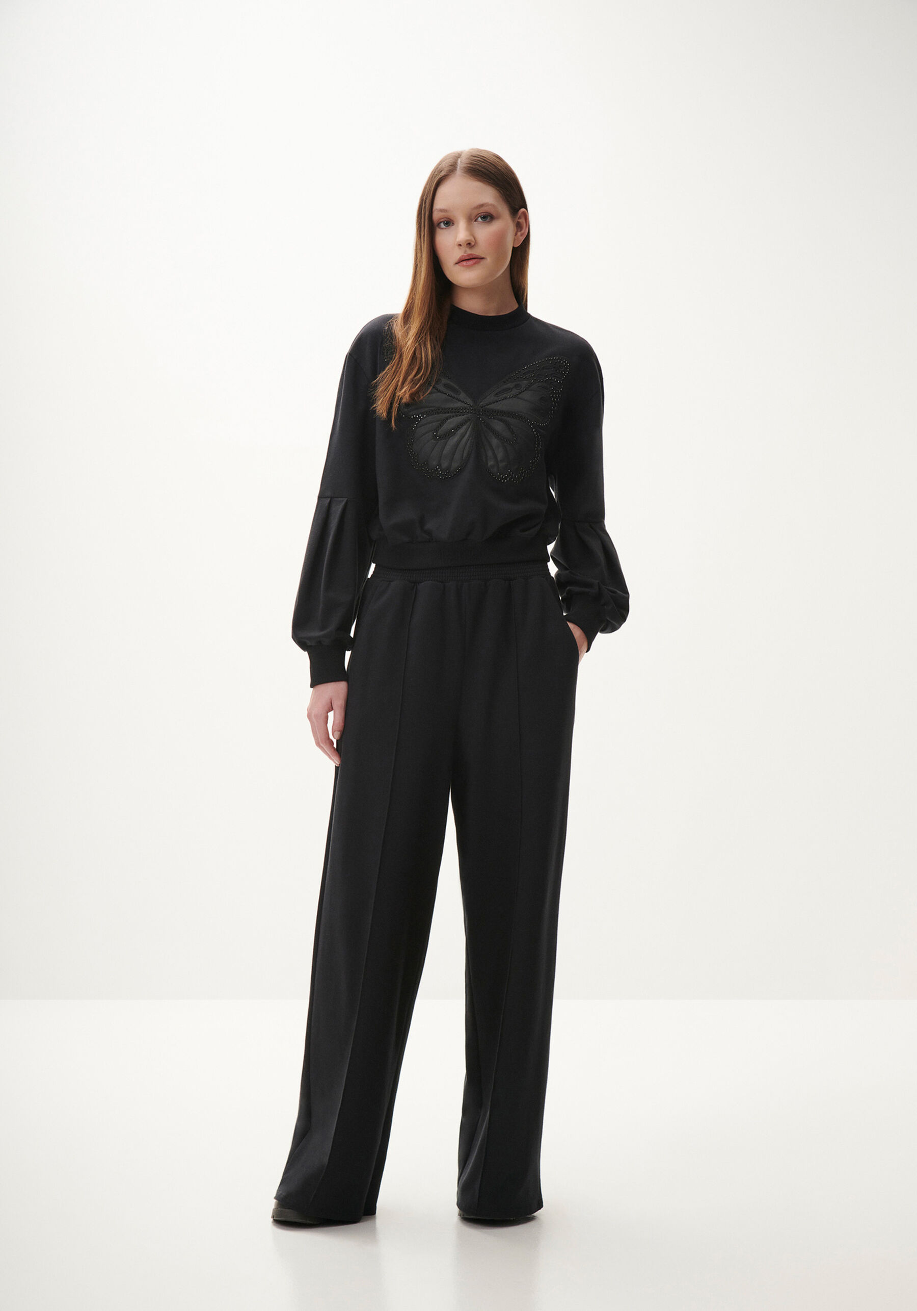 Blusão Cropped Manga Bufante com Bordado Borboleta, . Blusão Cropped Manga Bufante com Bordado Borboleta, , large.