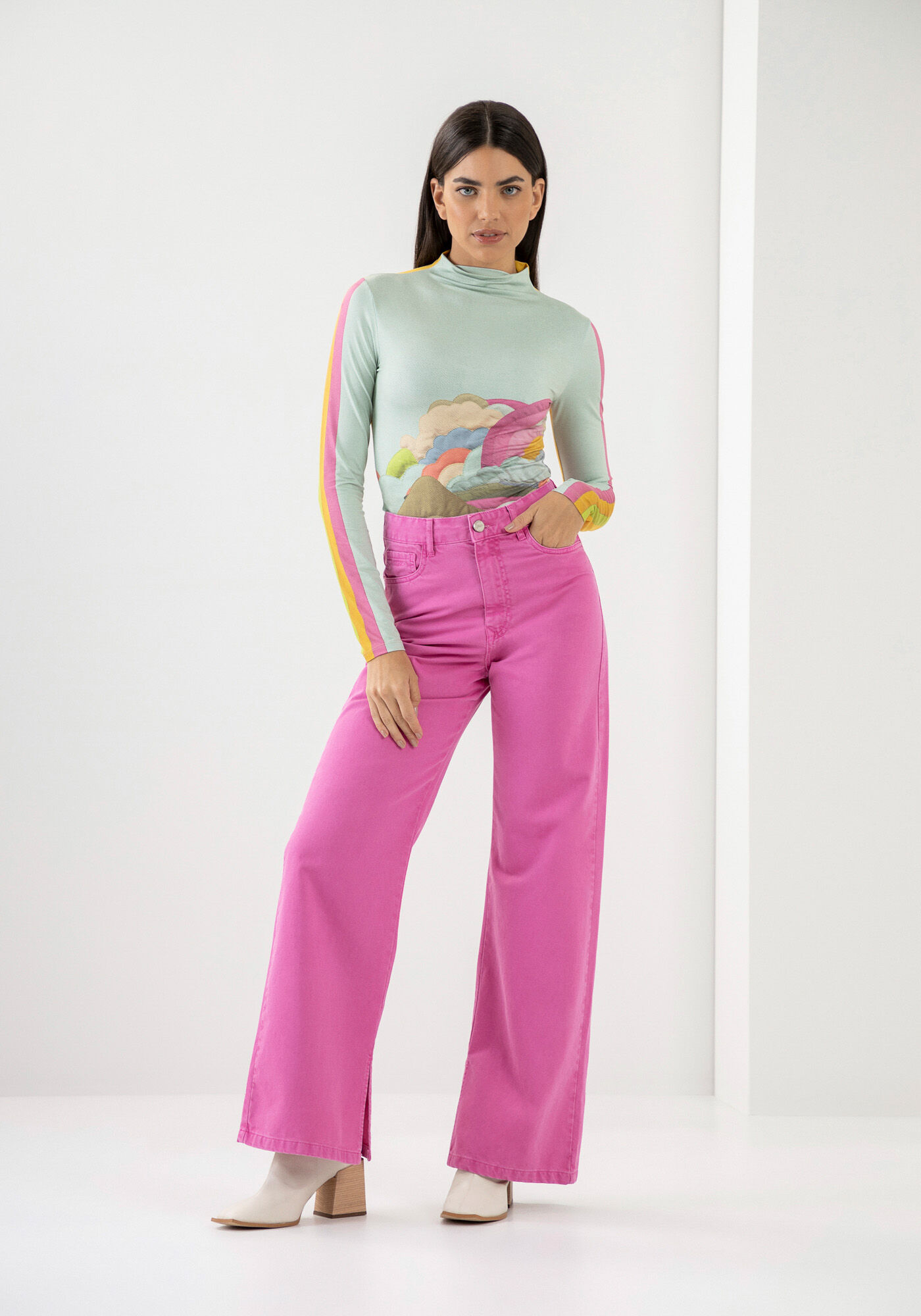 Blusa Estampada em Malha Aveludada com Gola Alta, , large.