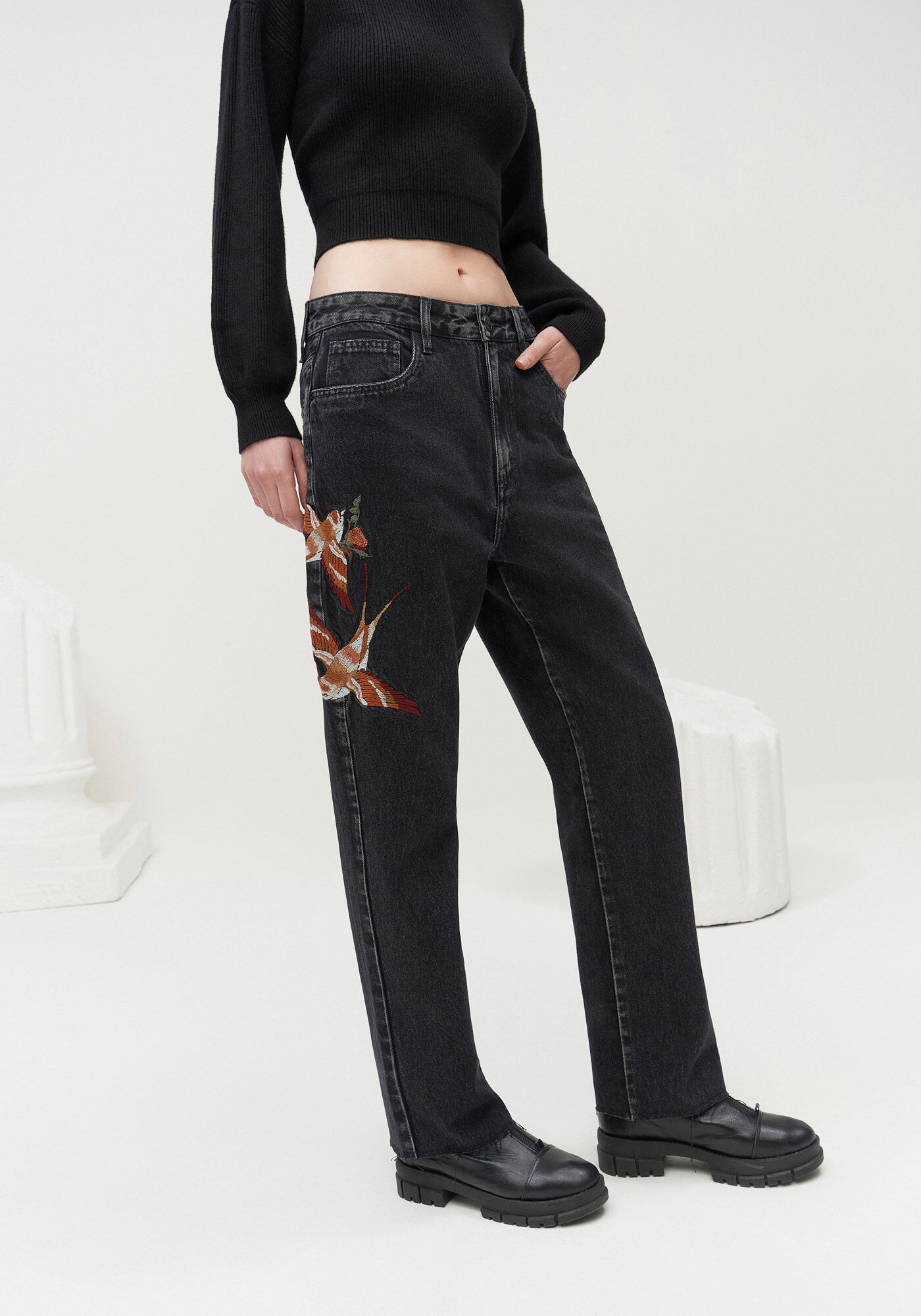 Cal&ccedil;a Jeans Reta Slim com Bordado P&aacute;ssaros, , large.