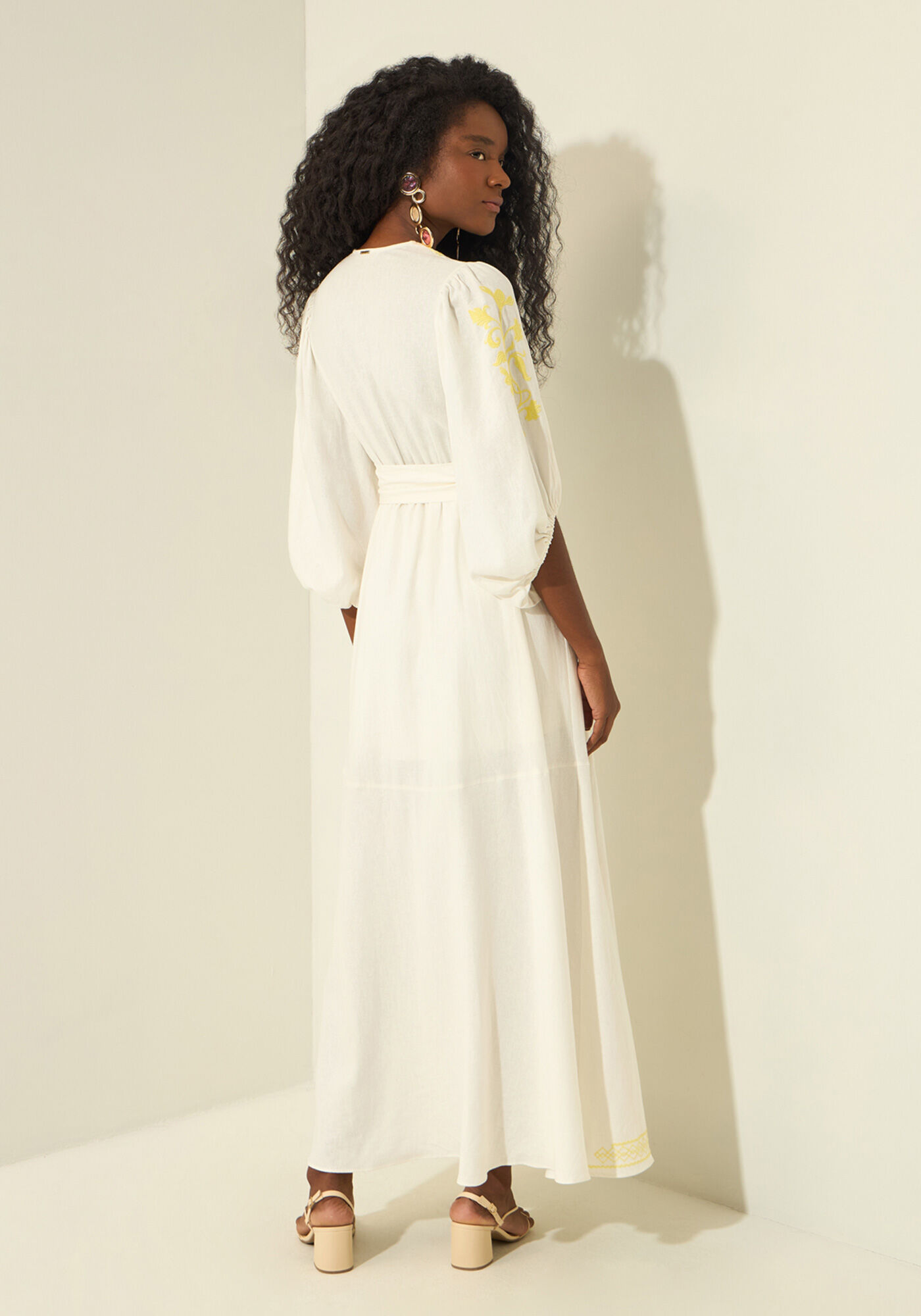 Vestido Longo Bordado Com Mangas 3/4 E Linho, BRANCO OFF WHITE, large.