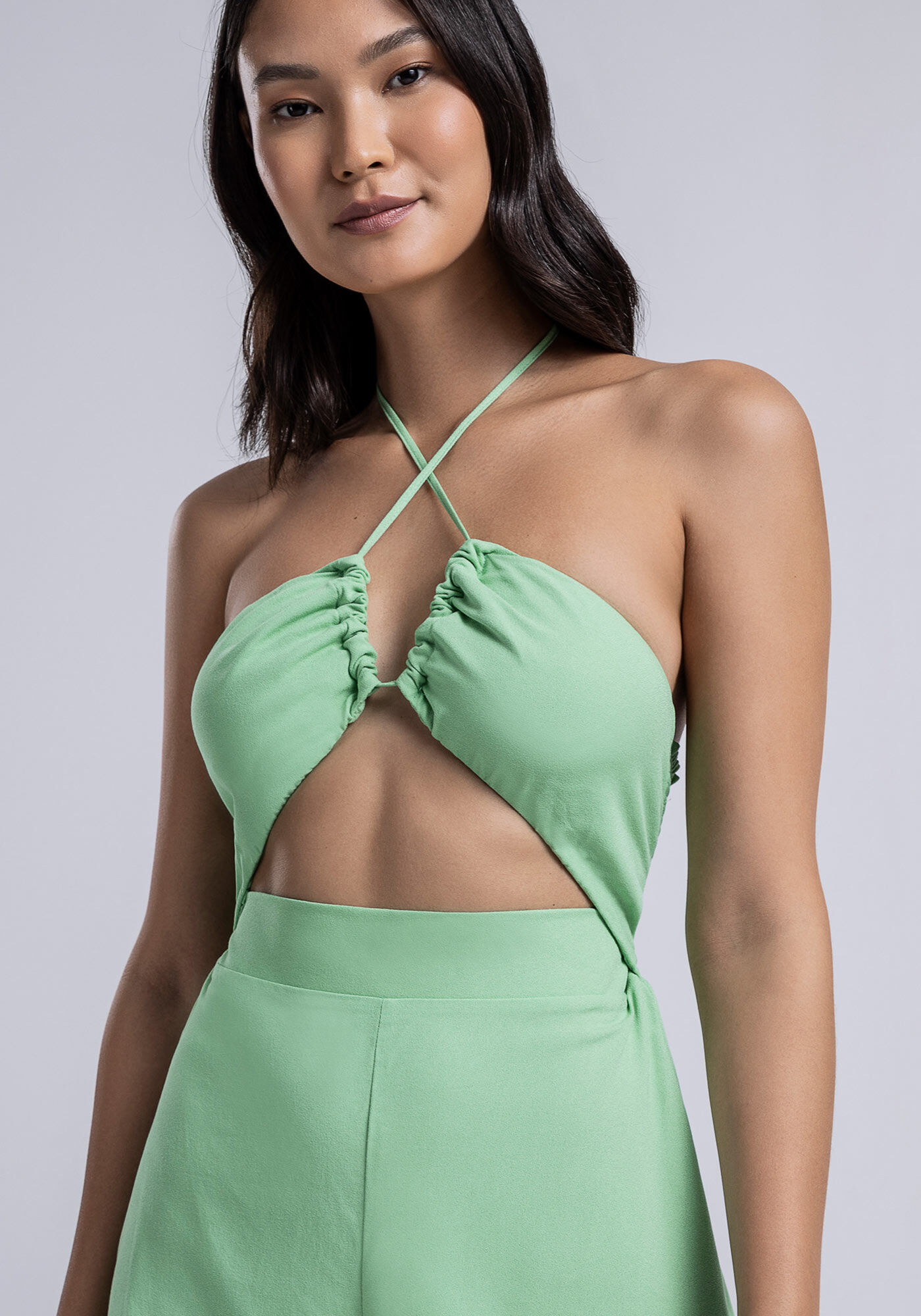 Macac&atilde;o Curto Frente &Uacute;nica em Crepe Cut Out, , large.