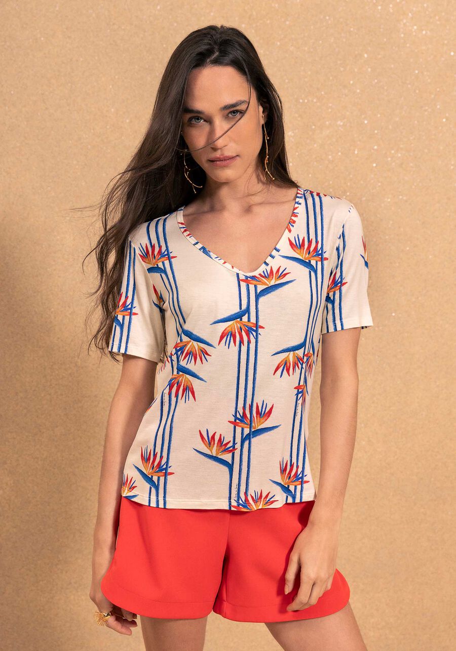 Blusa Estampada Com Decote Em V E Mangas Curtas Em Malha, STRELIZIA MAXI BEGE. Blusa Estampada Com Decote Em V E Mangas Curtas Em Malha, STRELIZIA MAXI BEGE, large.